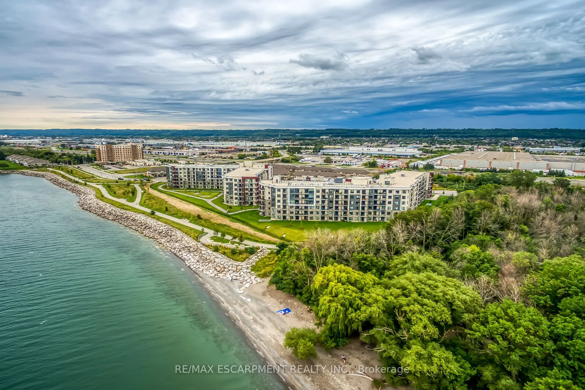 125 Shoreview Place, #103