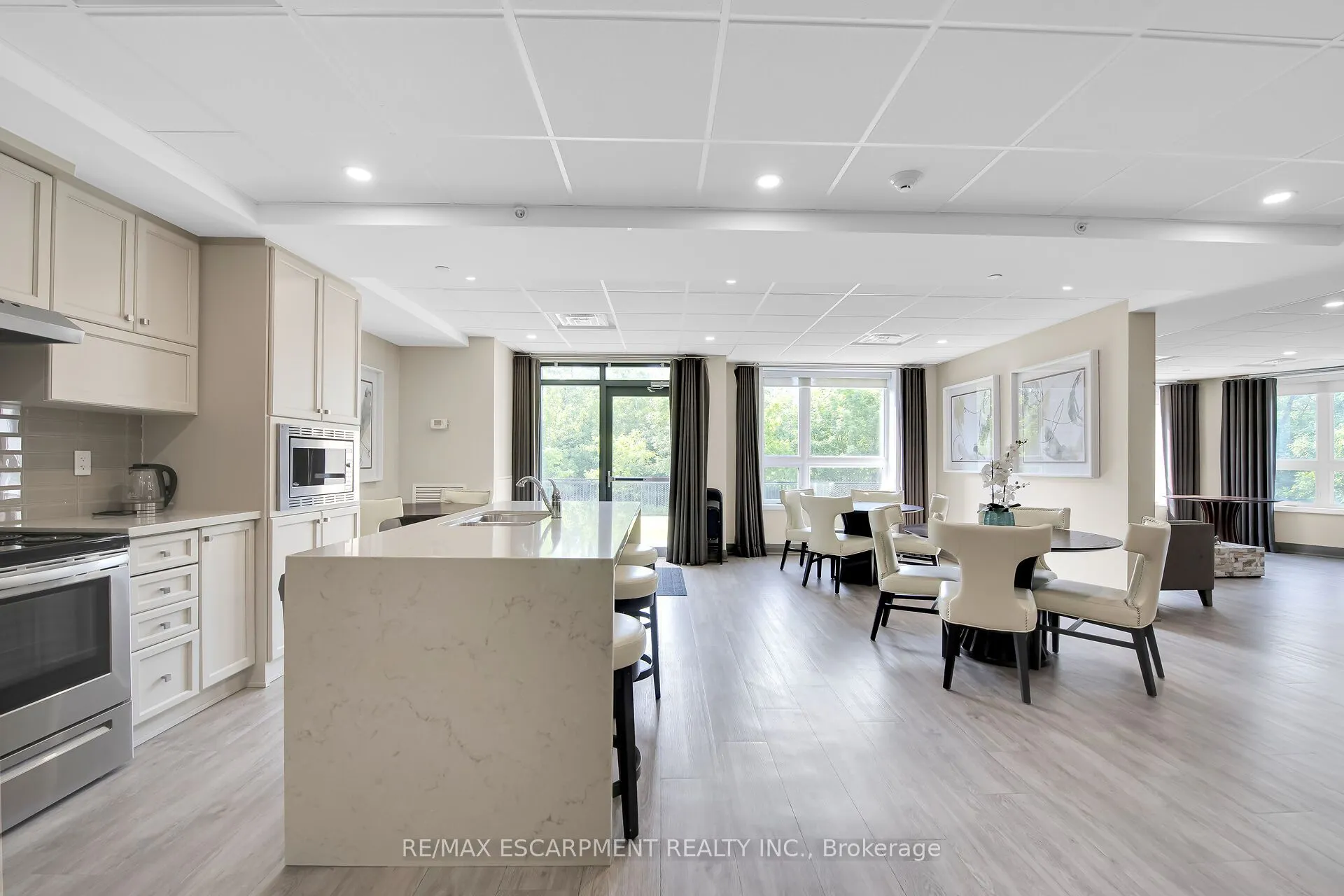 125 Shoreview Place, #103