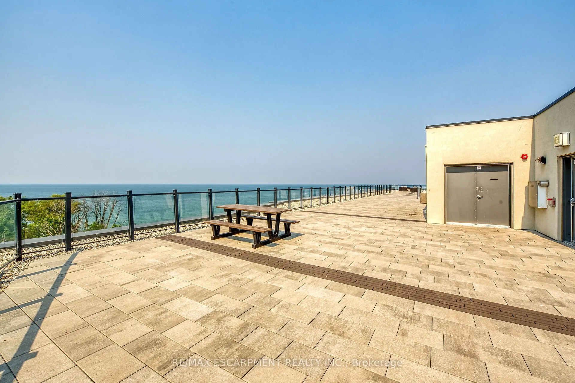 125 Shoreview Place, #103