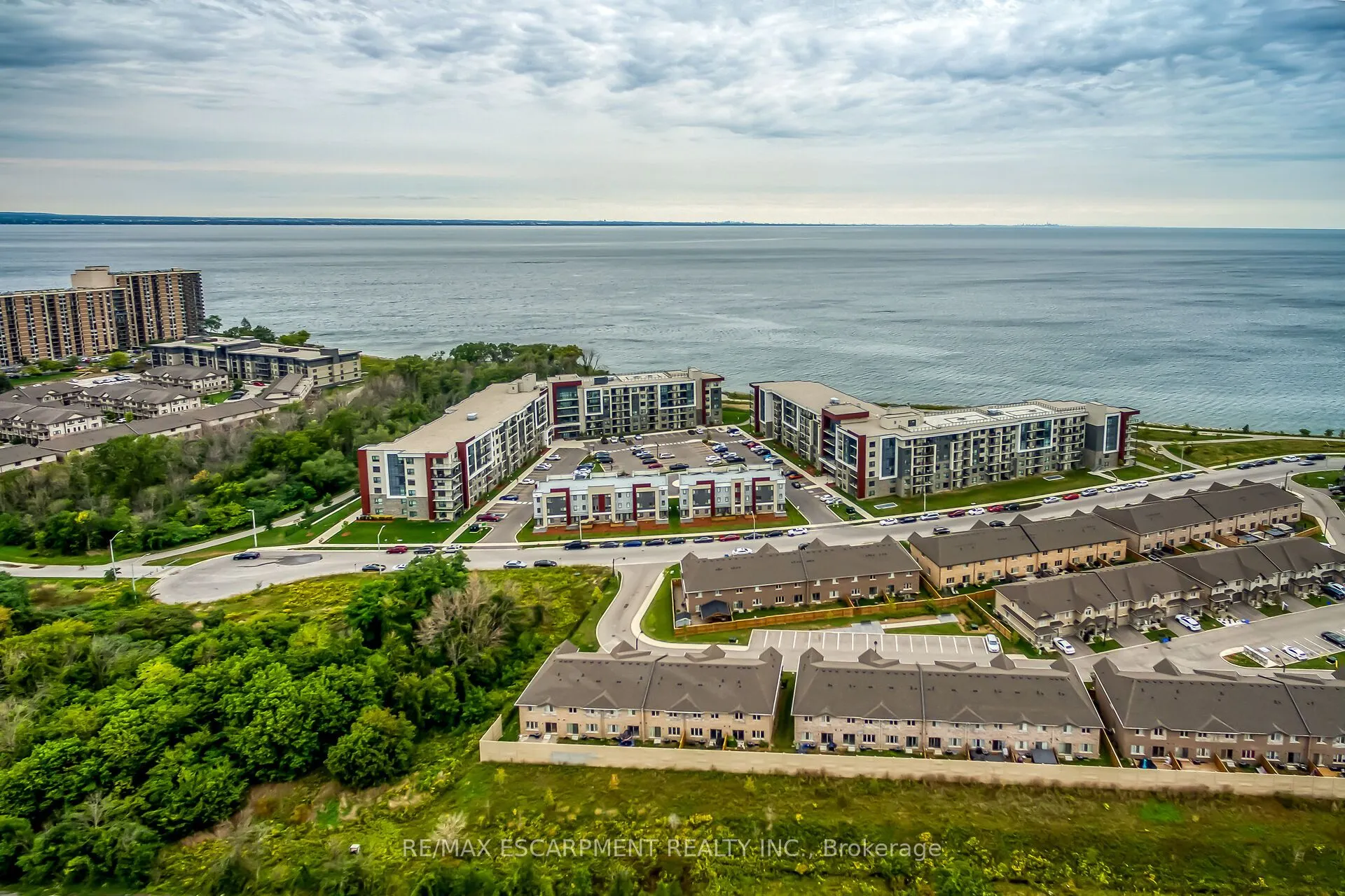 125 Shoreview Place, #103