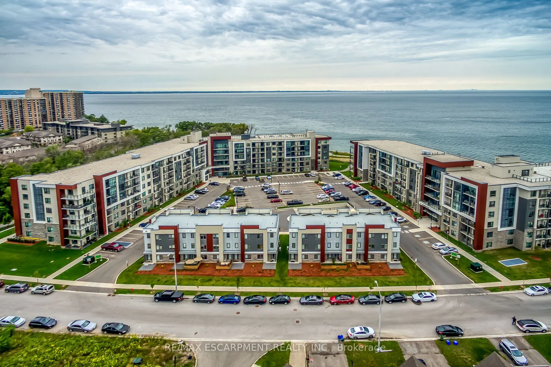 125 Shoreview Place, #103