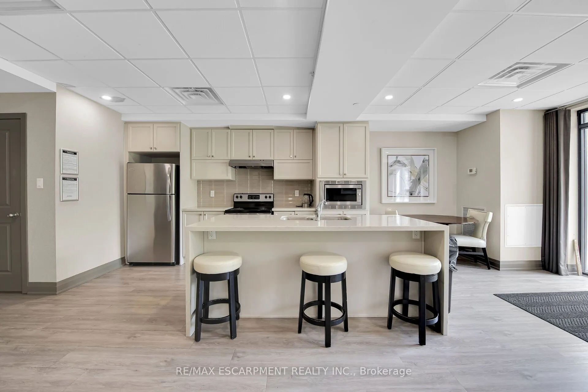 125 Shoreview Place, #103