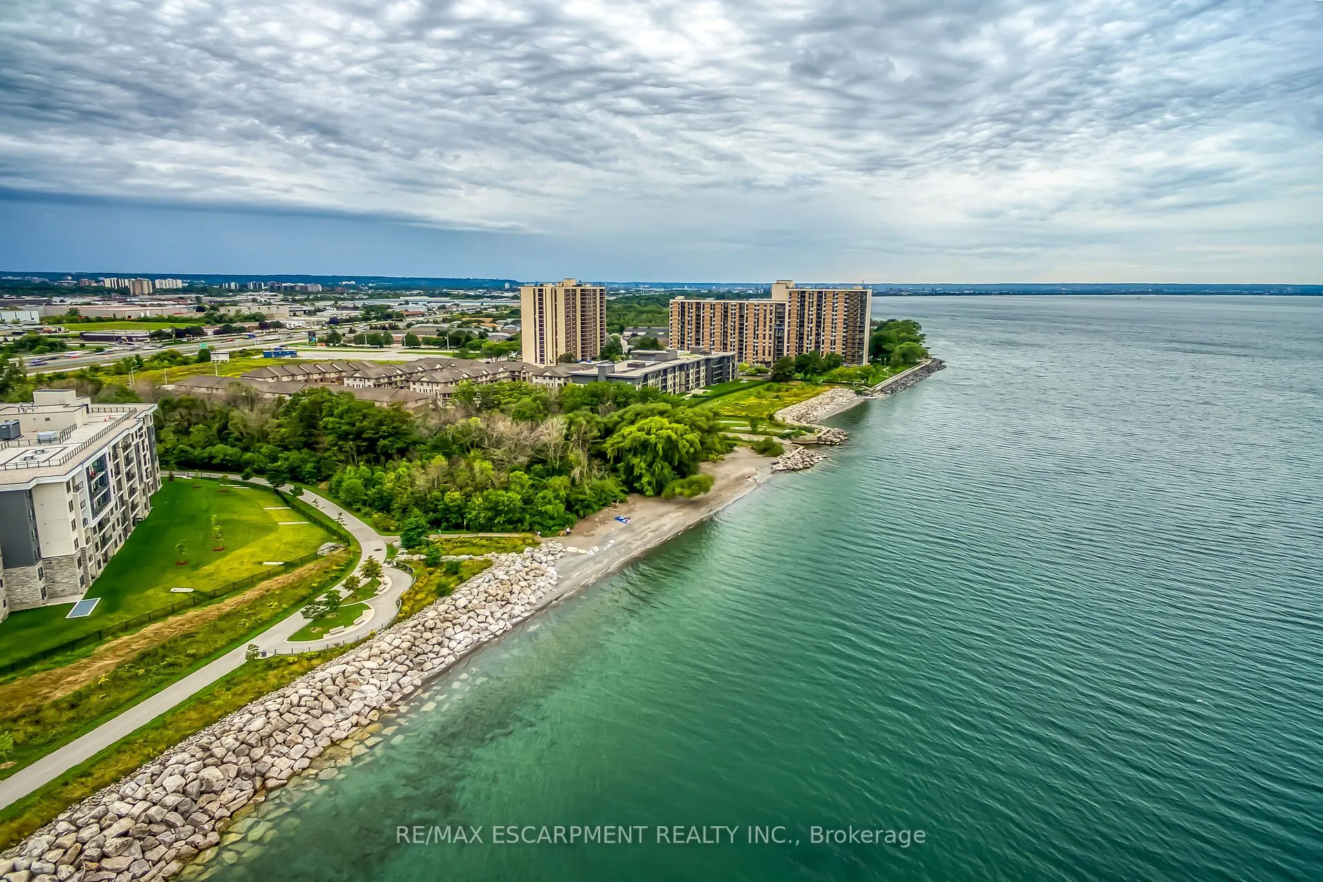 125 Shoreview Place, #103