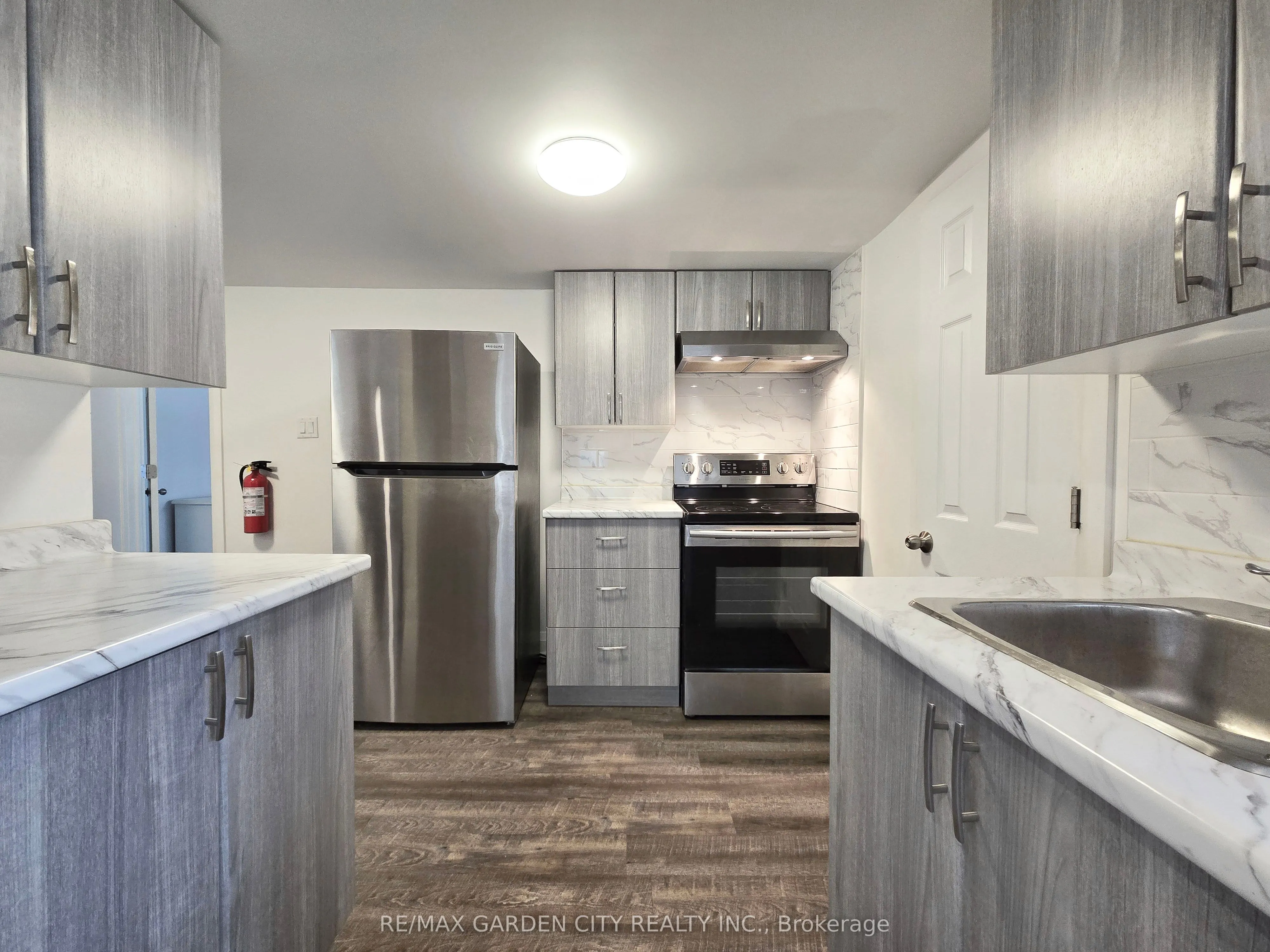 1 Robinson Street N, #MAIN