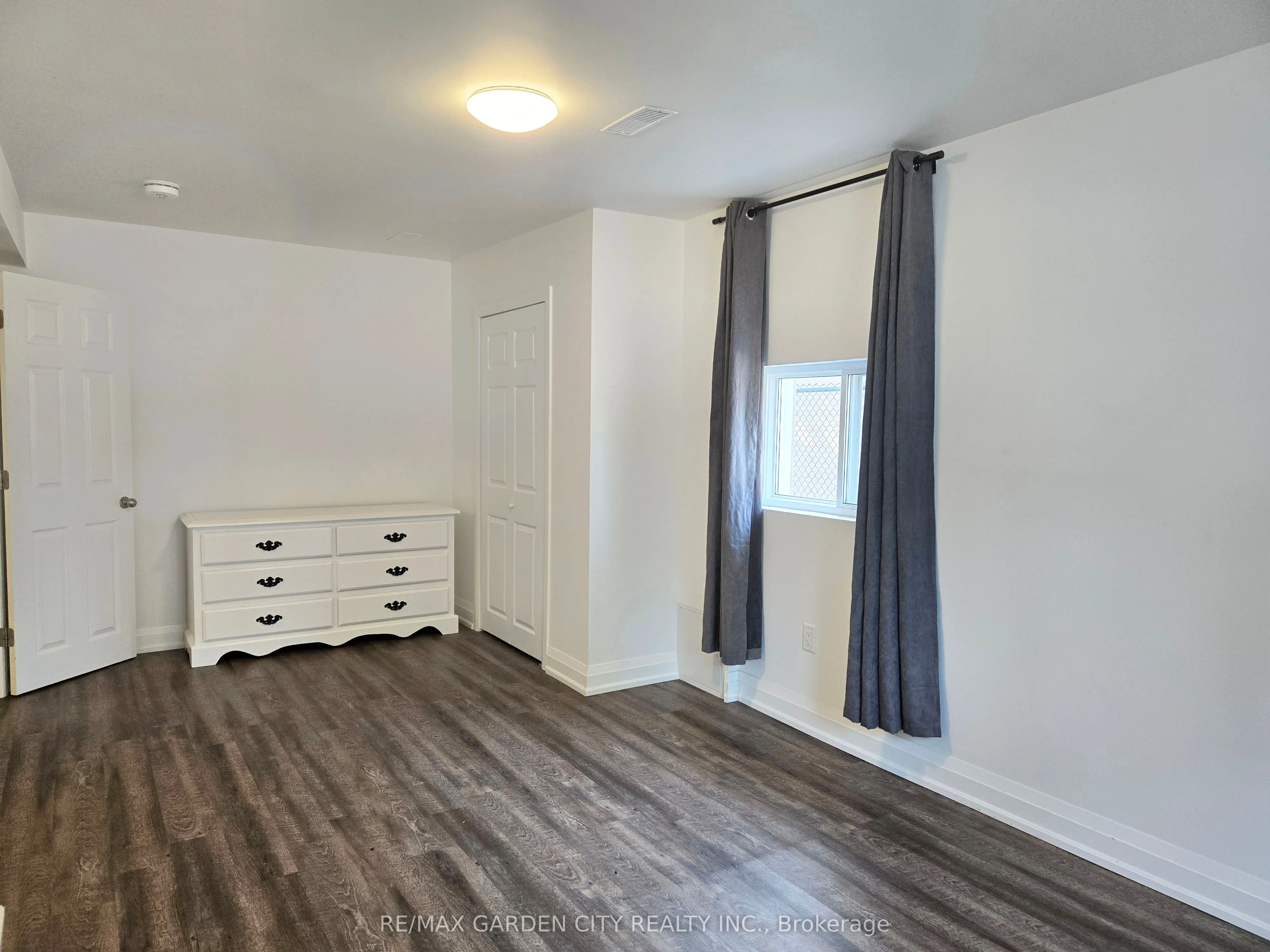 1 Robinson Street N, #MAIN