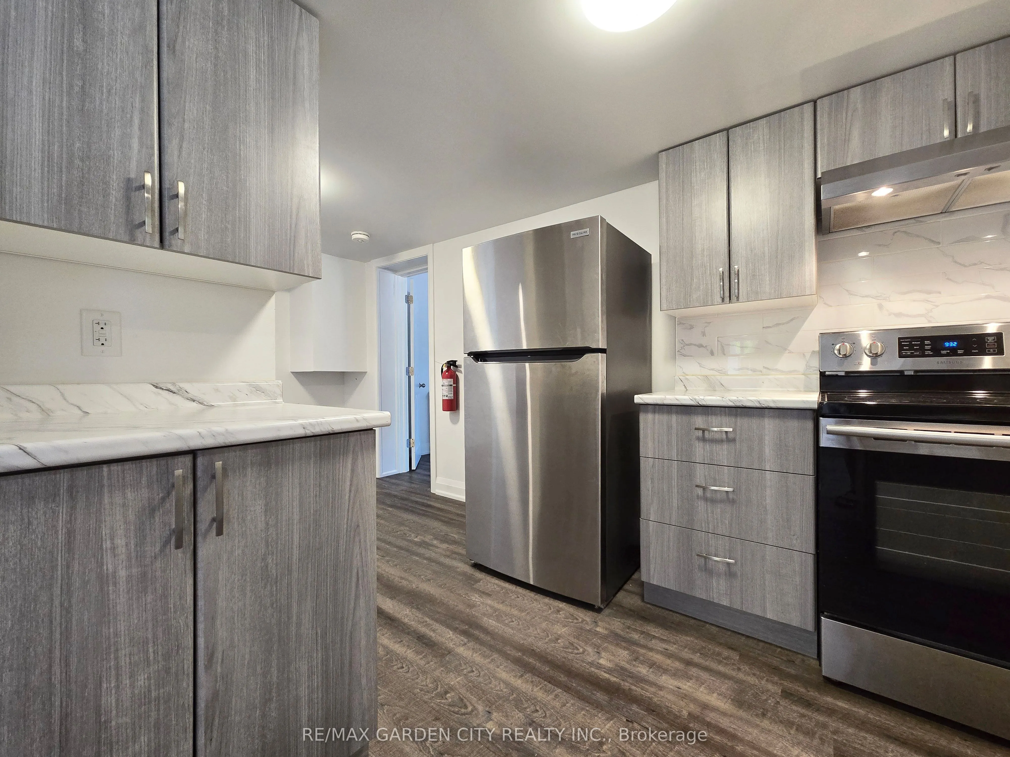 1 Robinson Street N, #MAIN