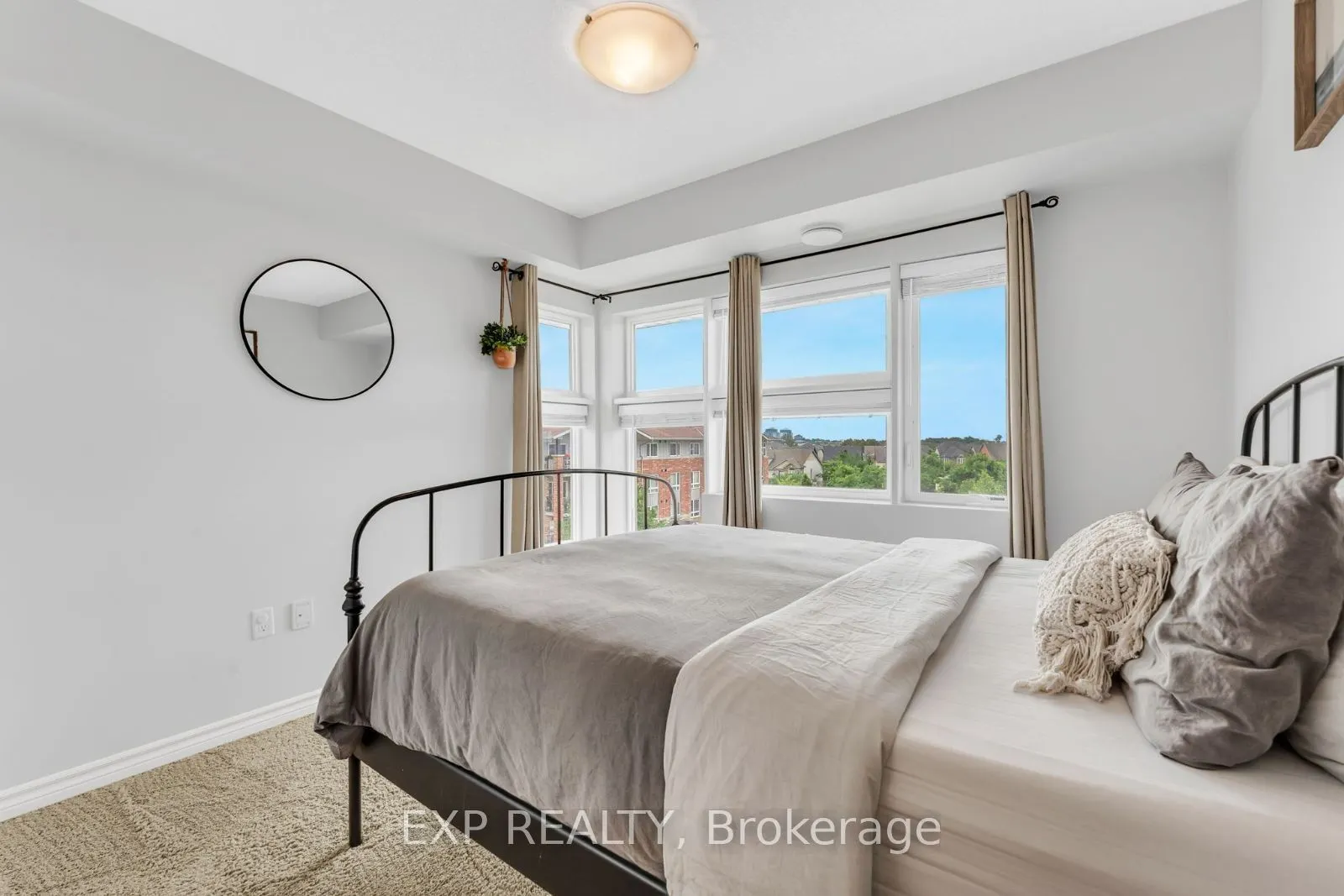 60 Lynnmore Street, #414