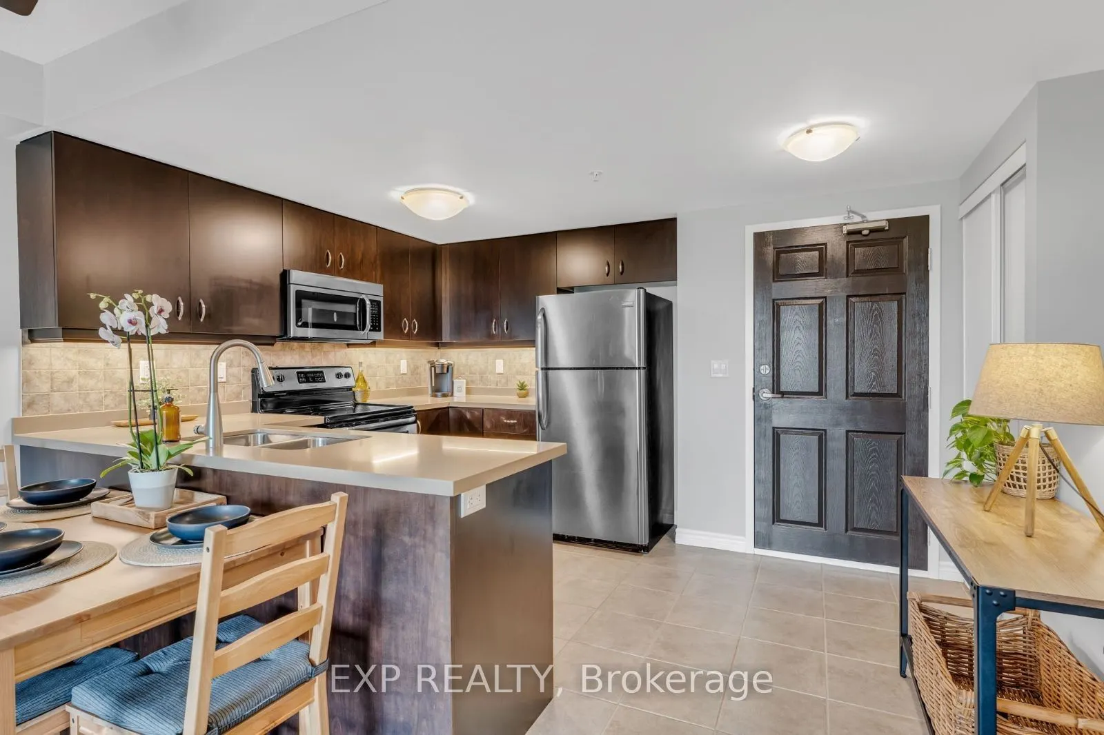60 Lynnmore Street, #414