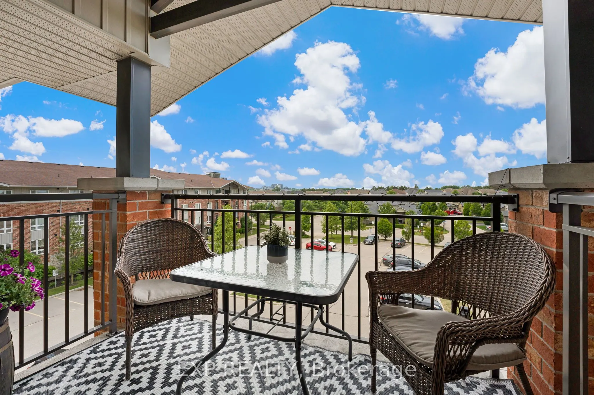 60 Lynnmore Street, #414