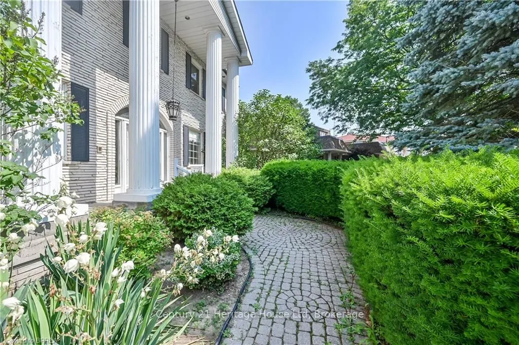 10 Fieldstone Circle