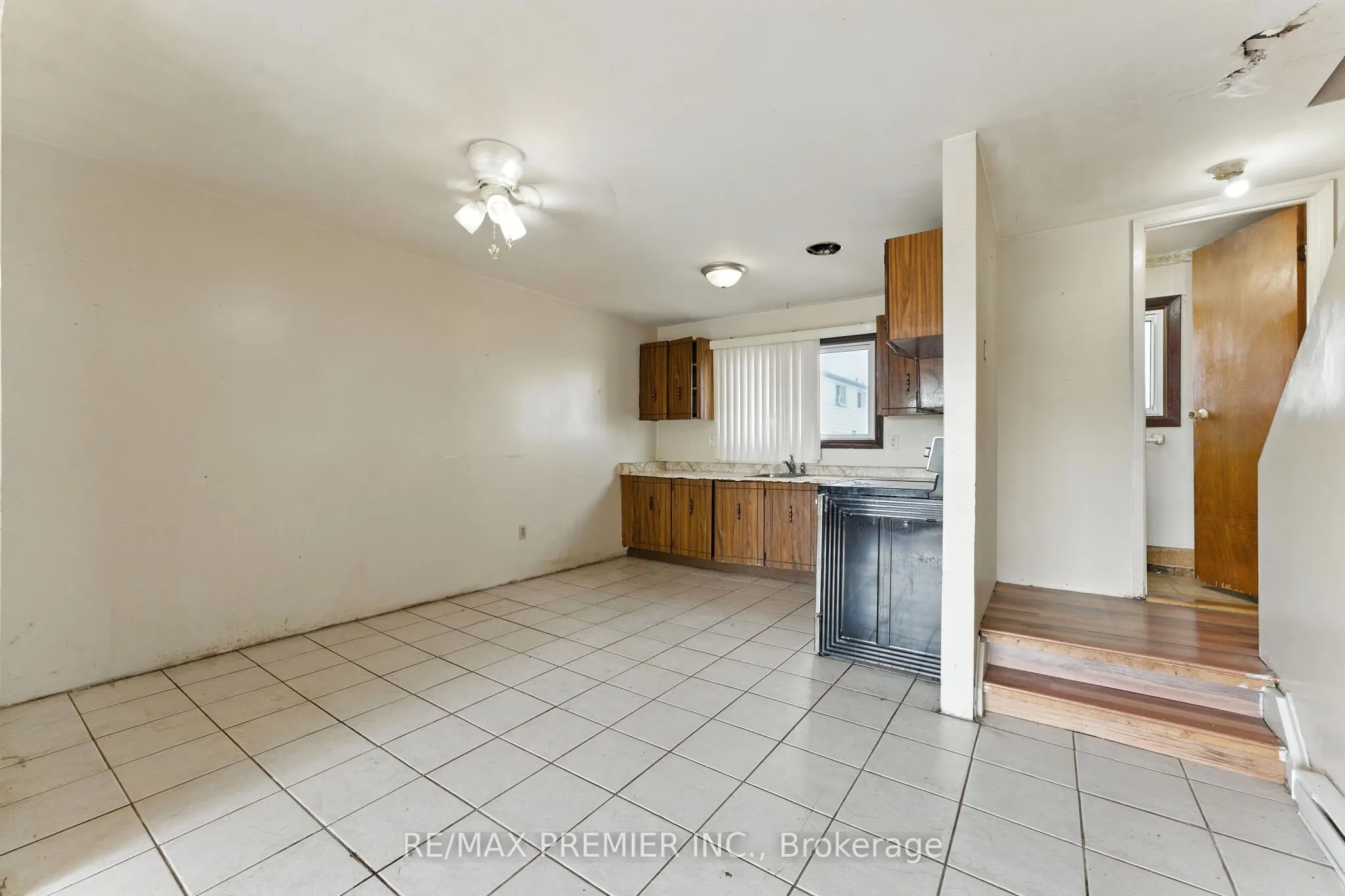 164E Henry Street, #31