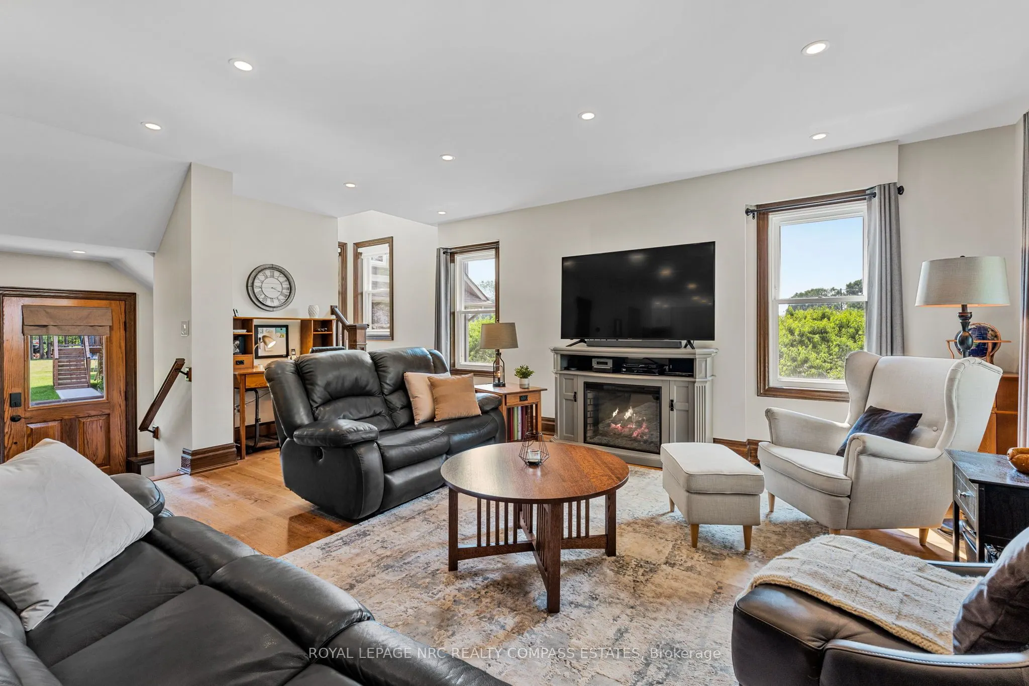 43 Scott Street E