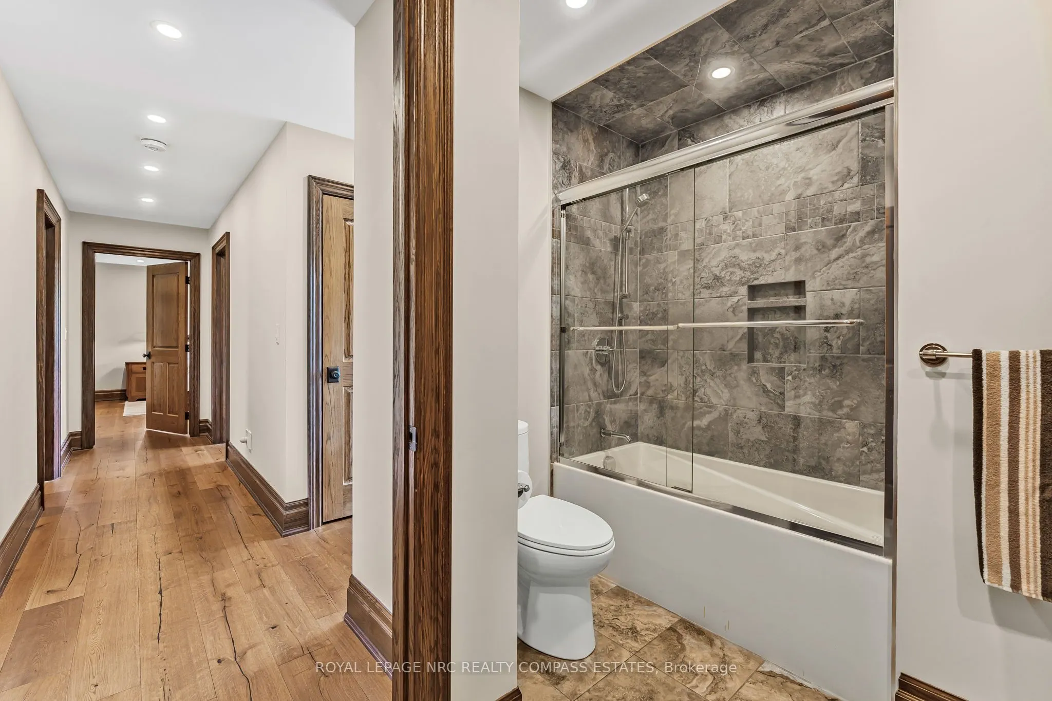 43 Scott Street E
