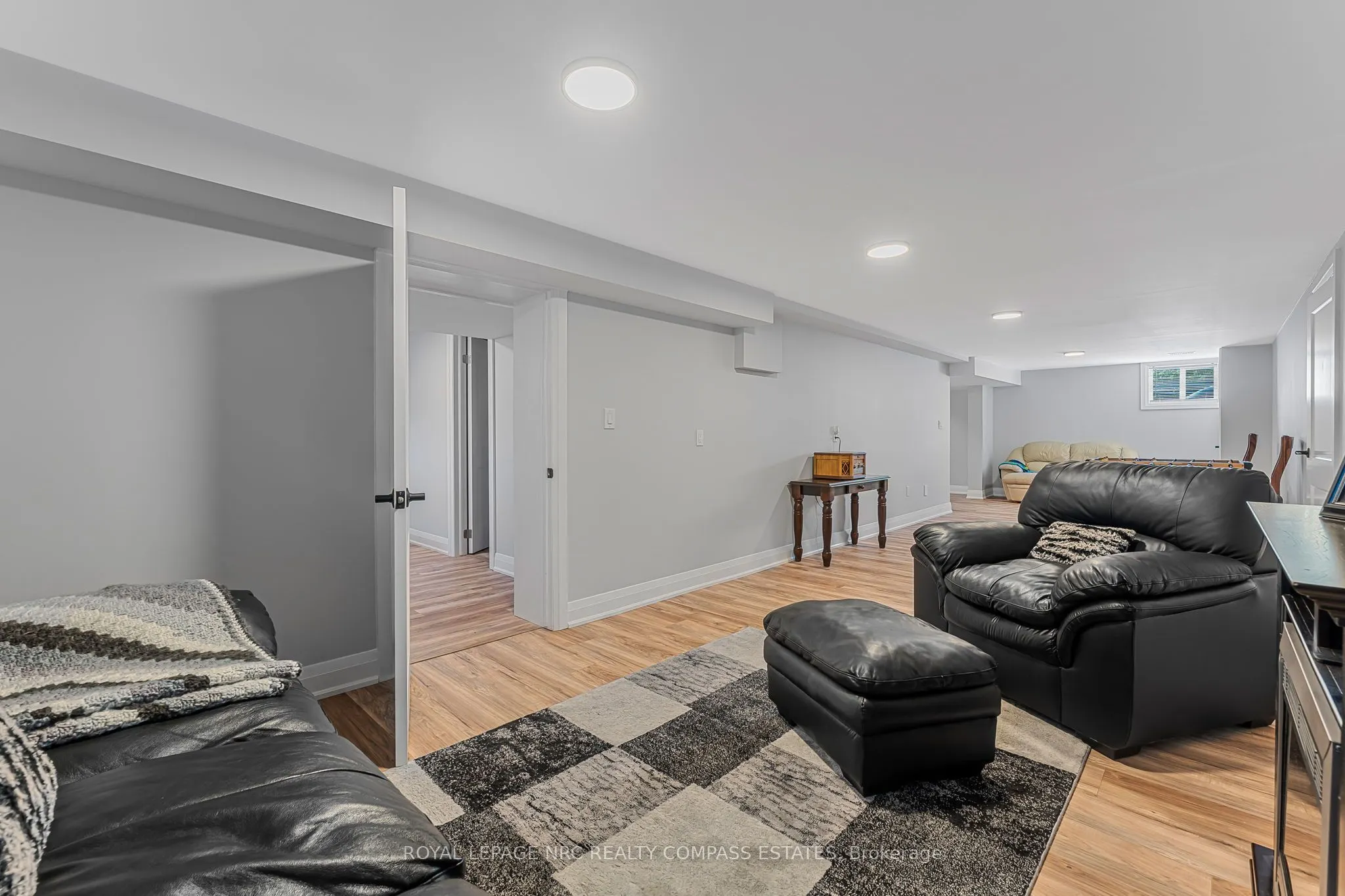 43 Scott Street E