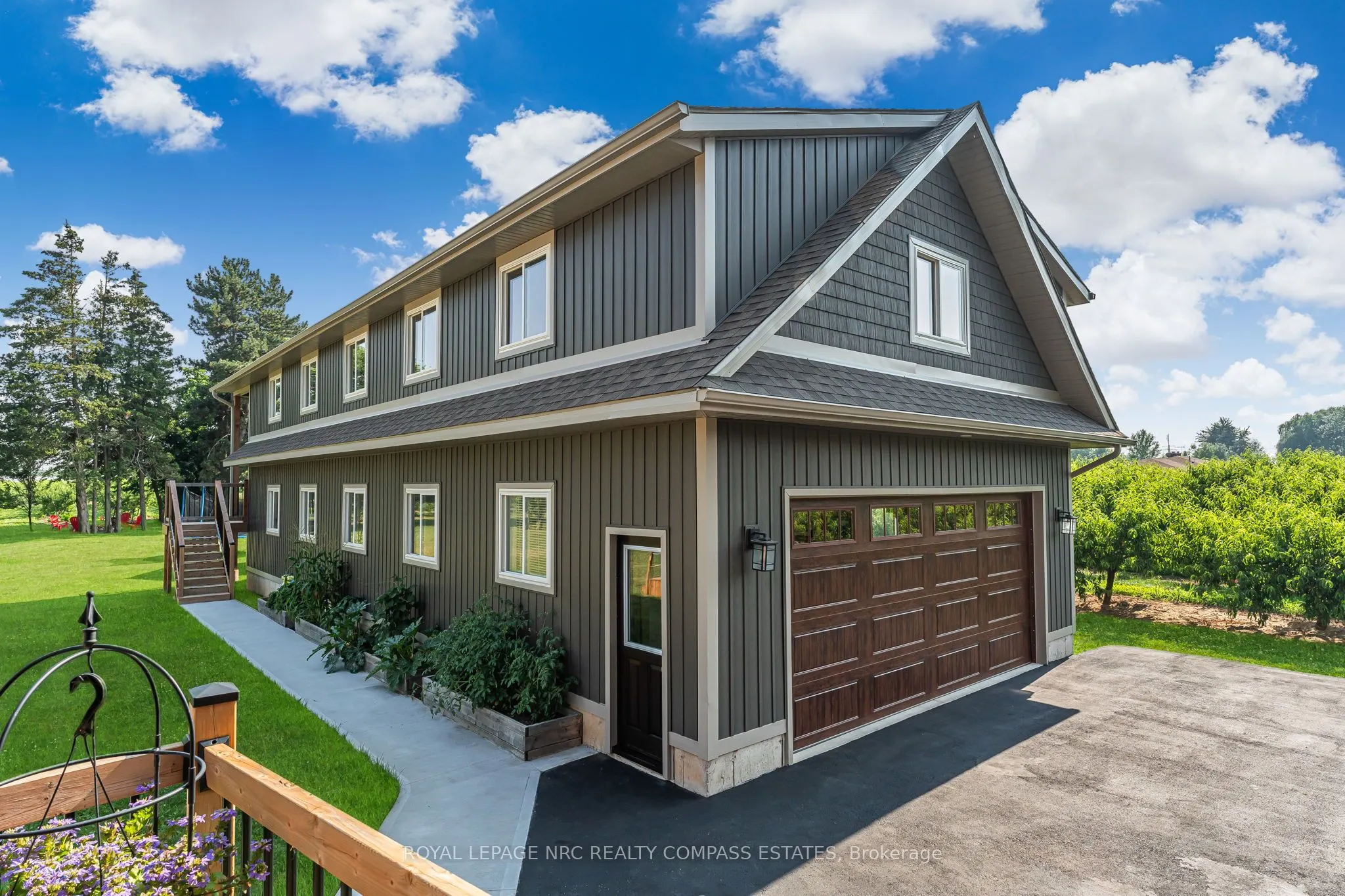 43 Scott Street E