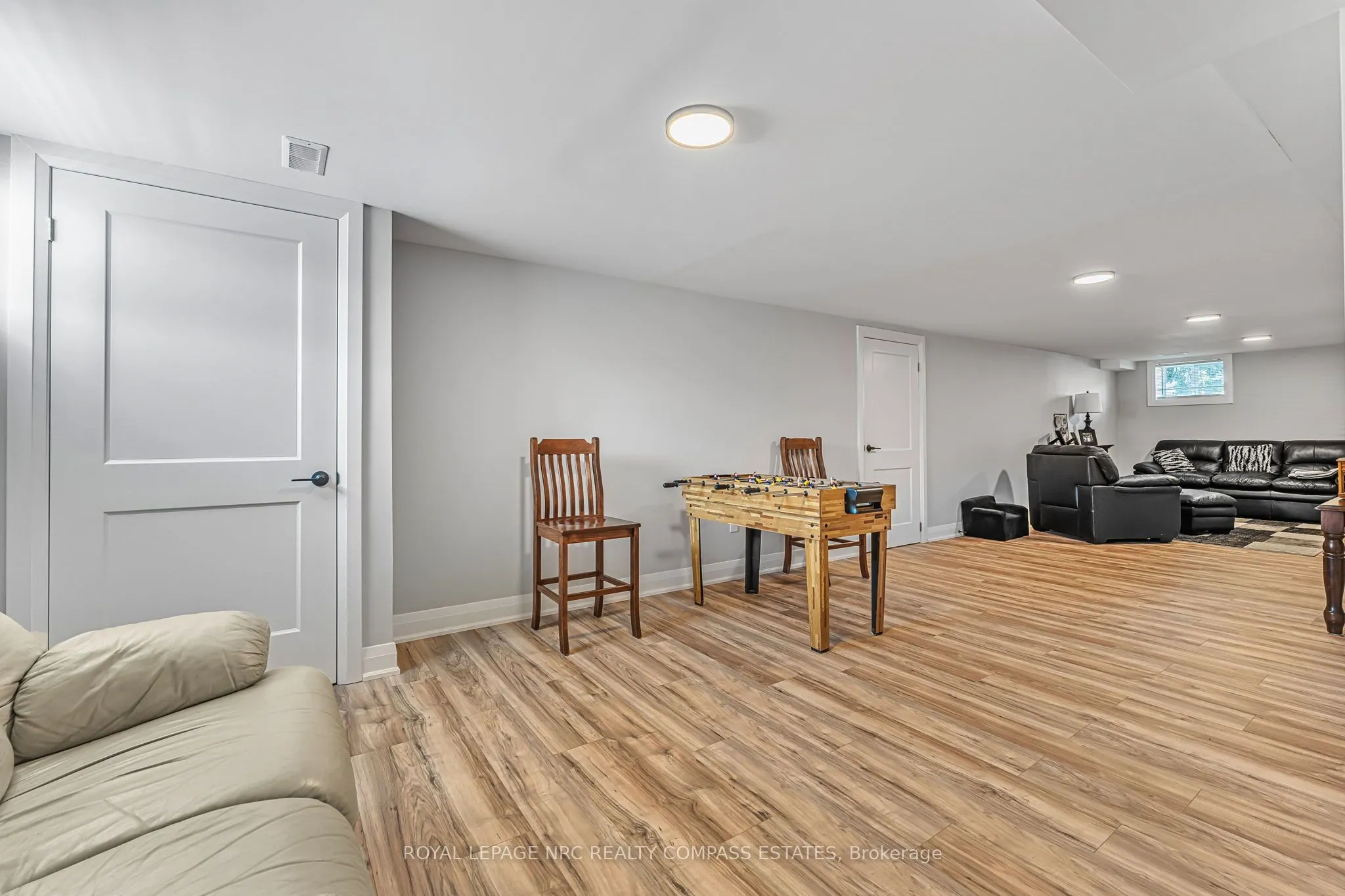 43 Scott Street E