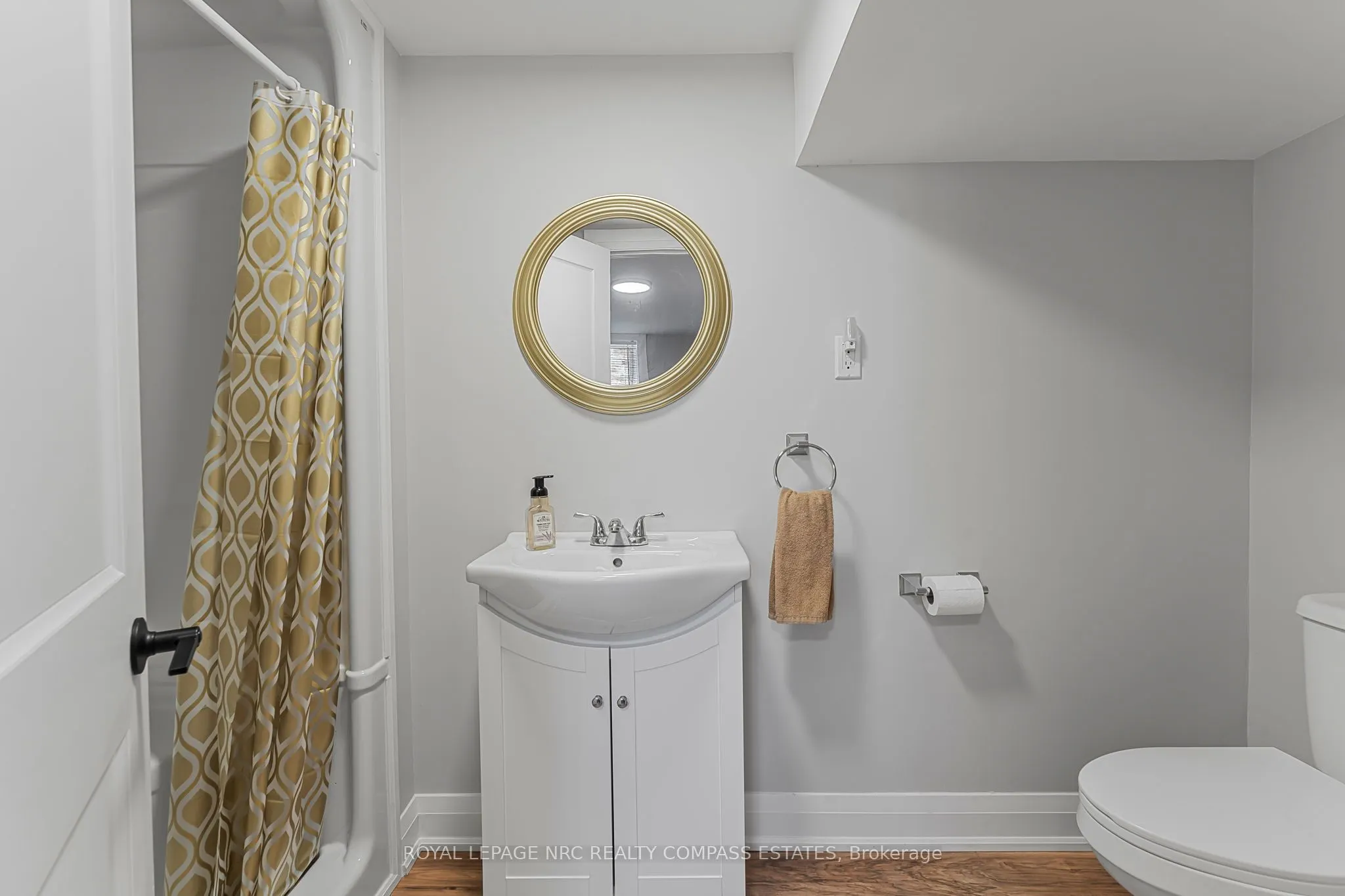 43 Scott Street E