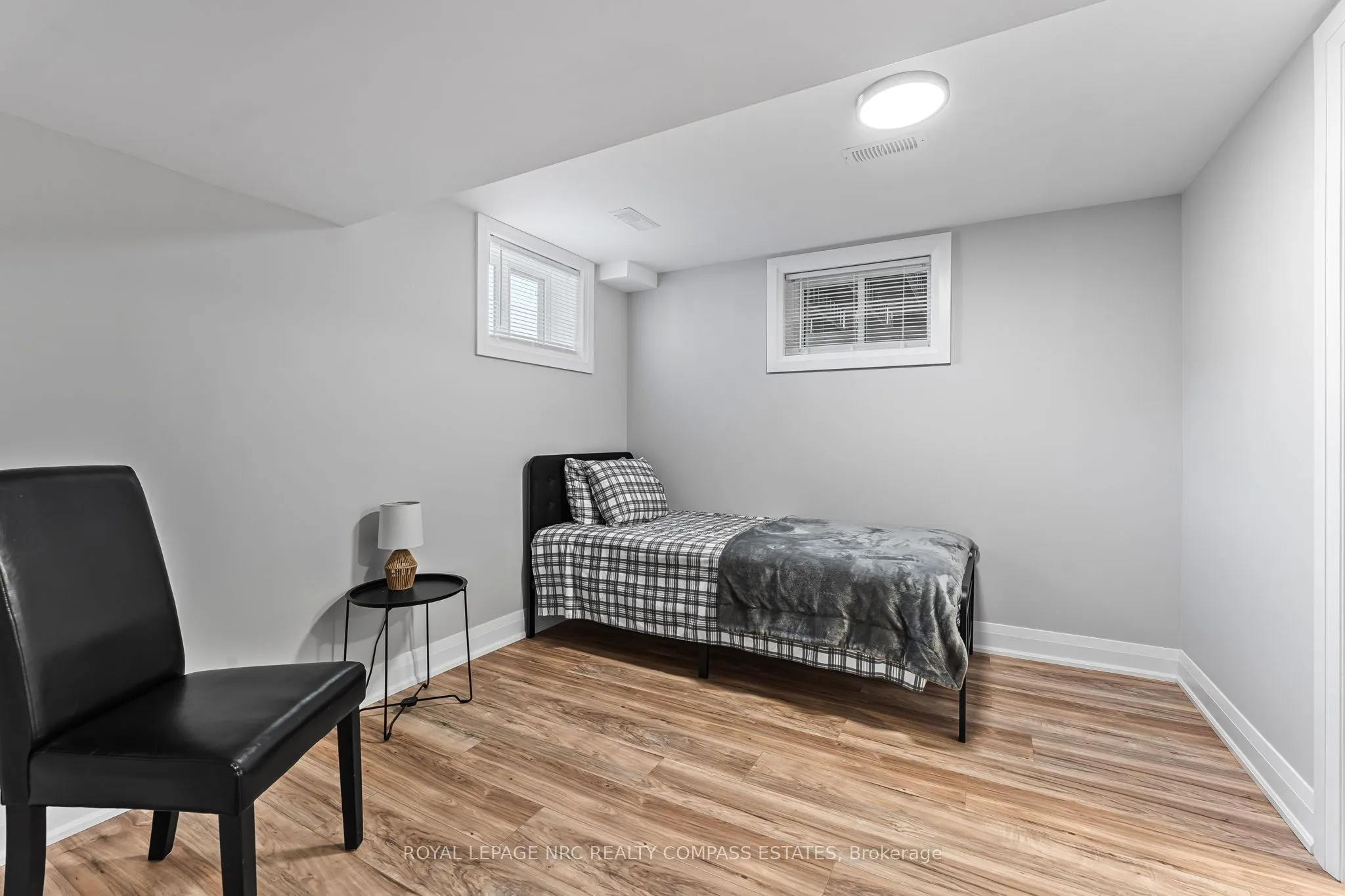43 Scott Street E