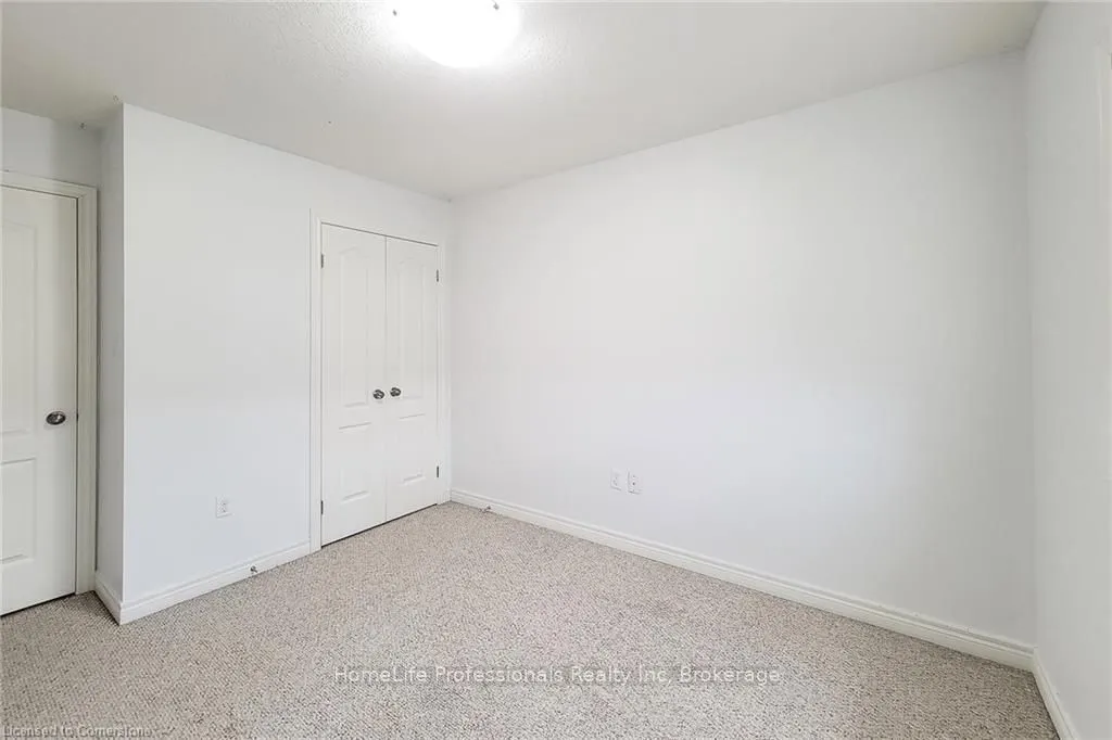 33 Marina Point Crescent