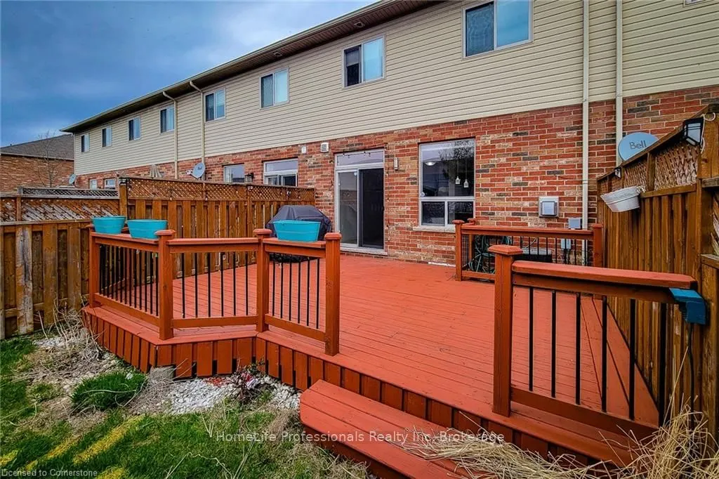 33 Marina Point Crescent