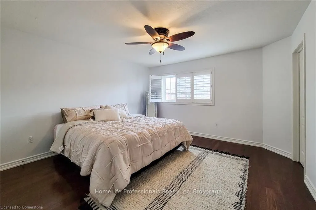 33 Marina Point Crescent
