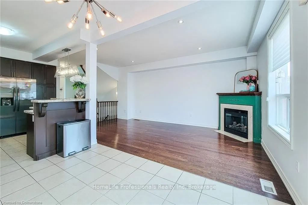 33 Marina Point Crescent
