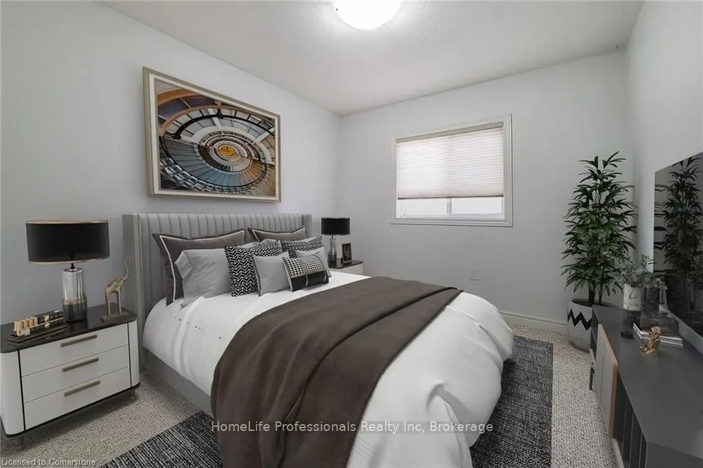 33 Marina Point Crescent
