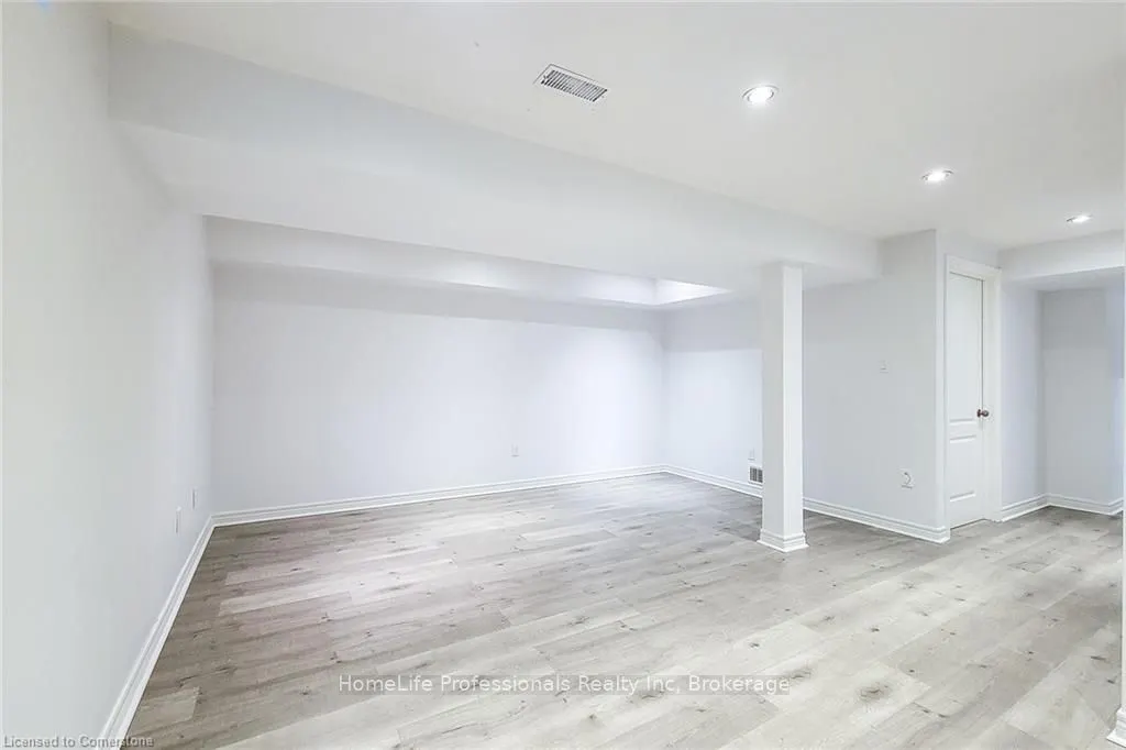 33 Marina Point Crescent
