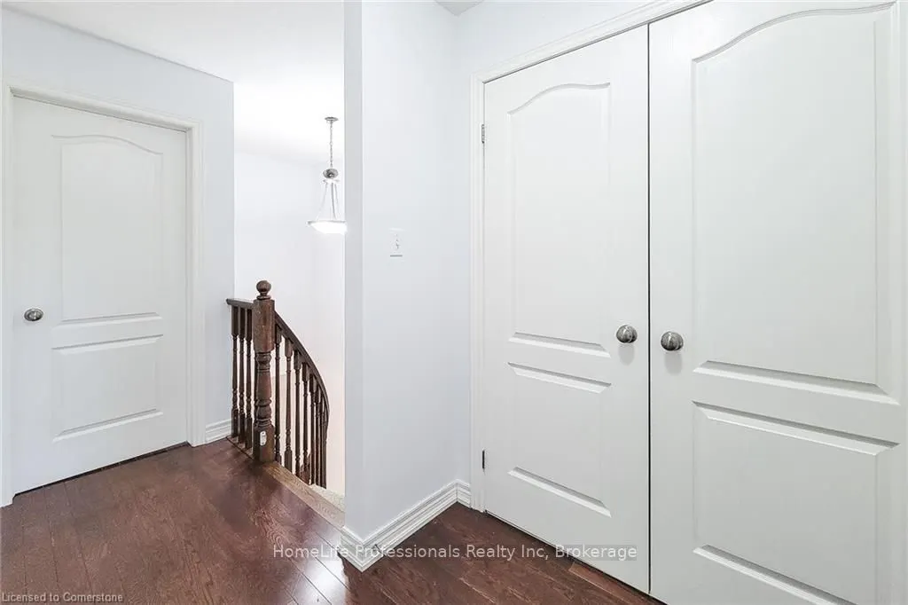 33 Marina Point Crescent