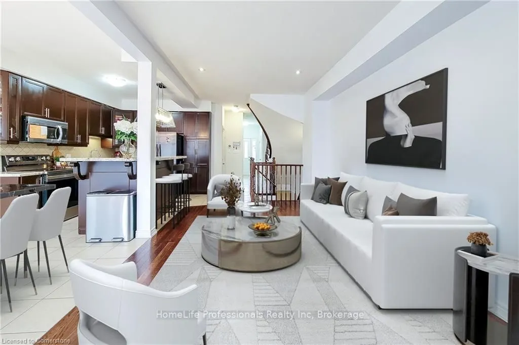 33 Marina Point Crescent