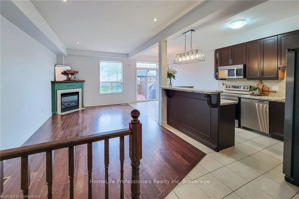 33 Marina Point Crescent