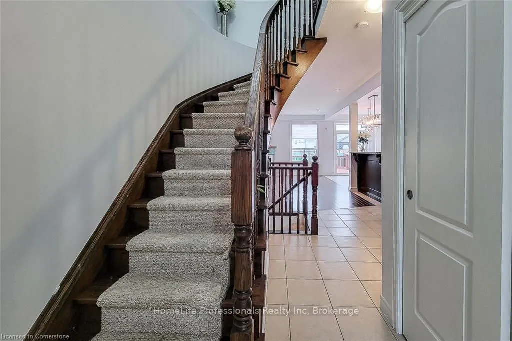 33 Marina Point Crescent