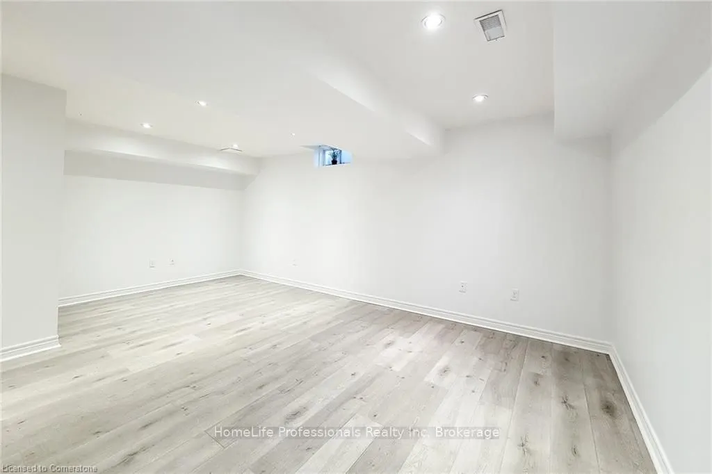 33 Marina Point Crescent