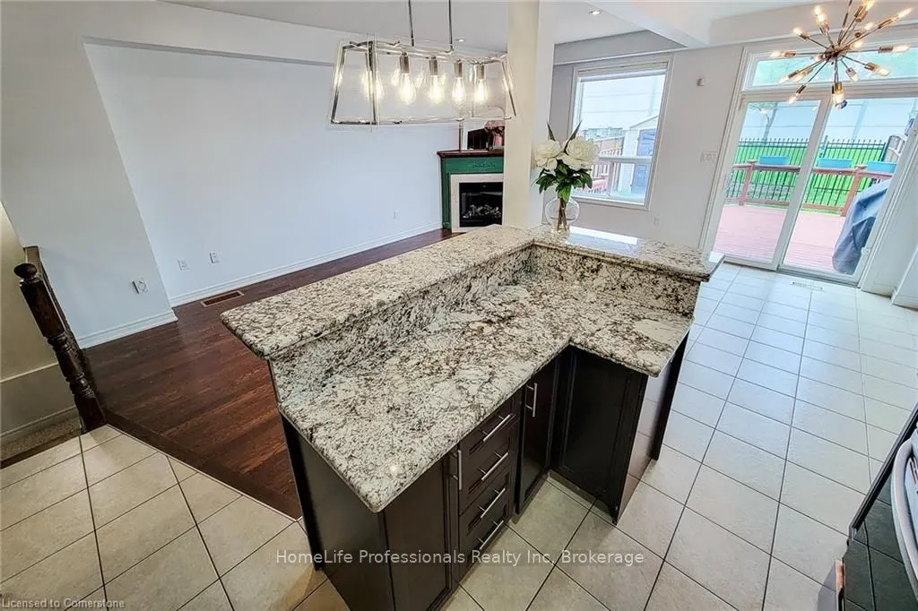 33 Marina Point Crescent
