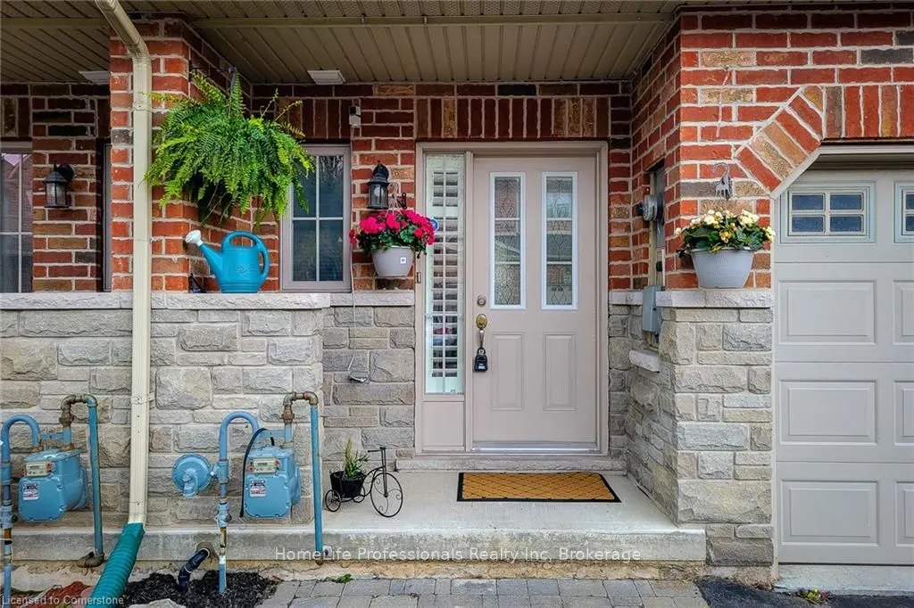 33 Marina Point Crescent