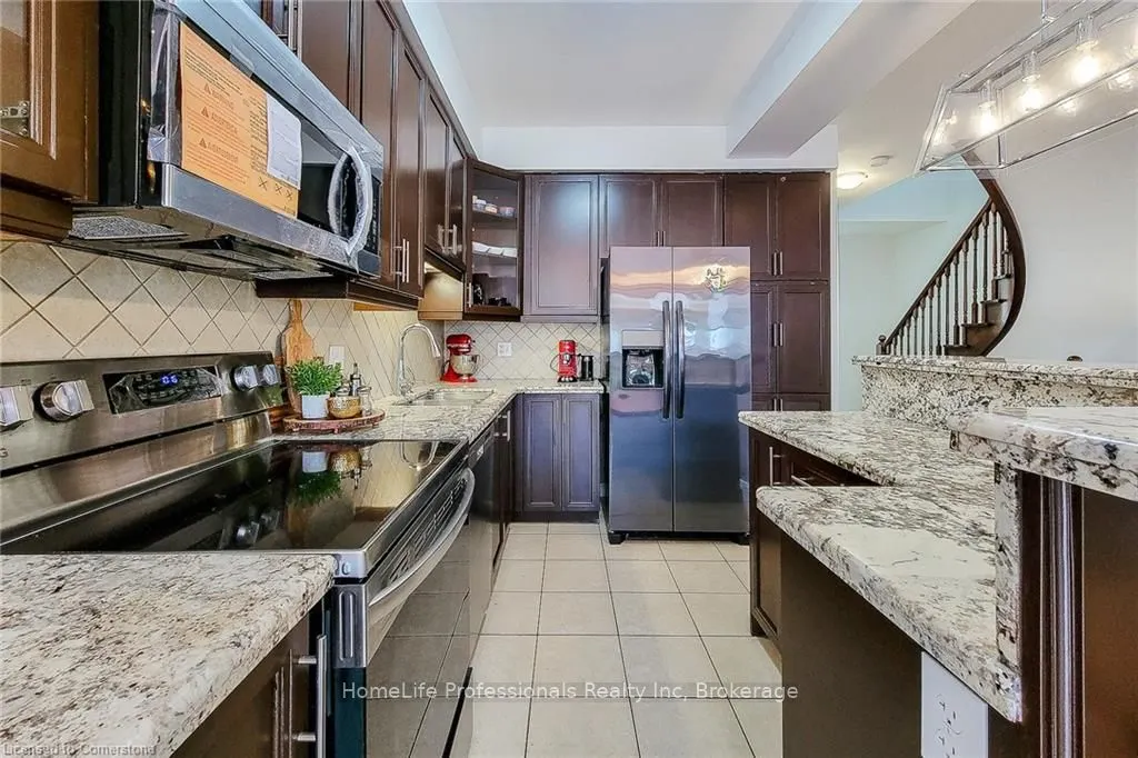 33 Marina Point Crescent