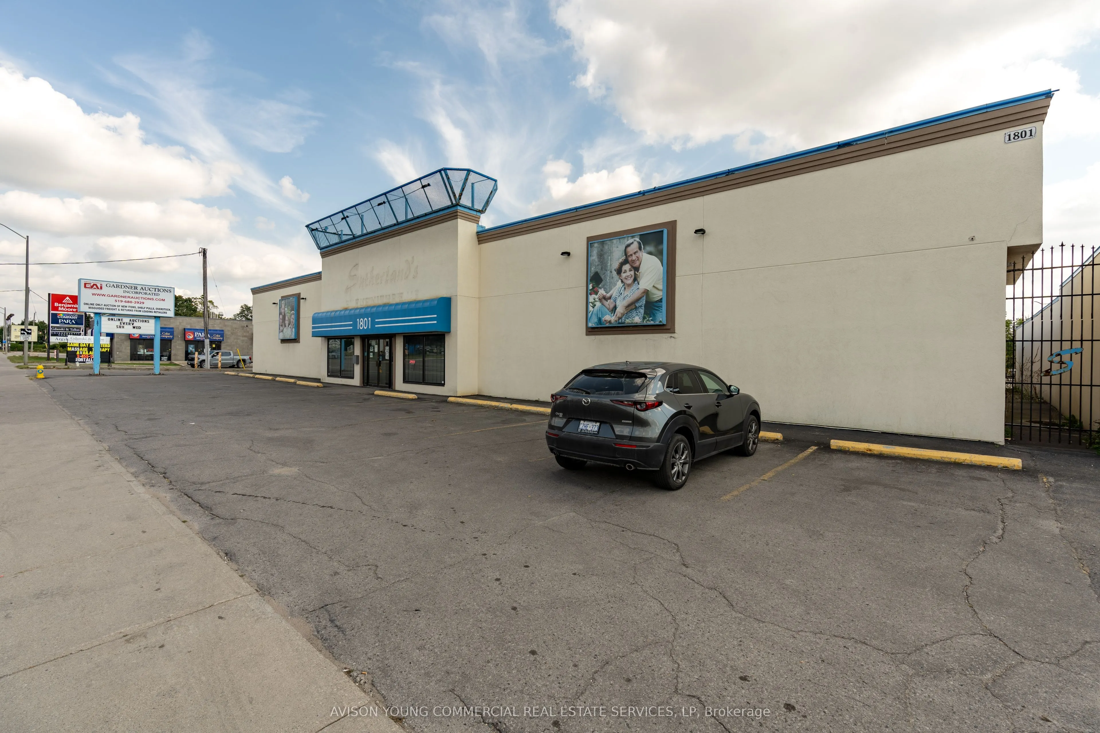 1801 Dundas Street