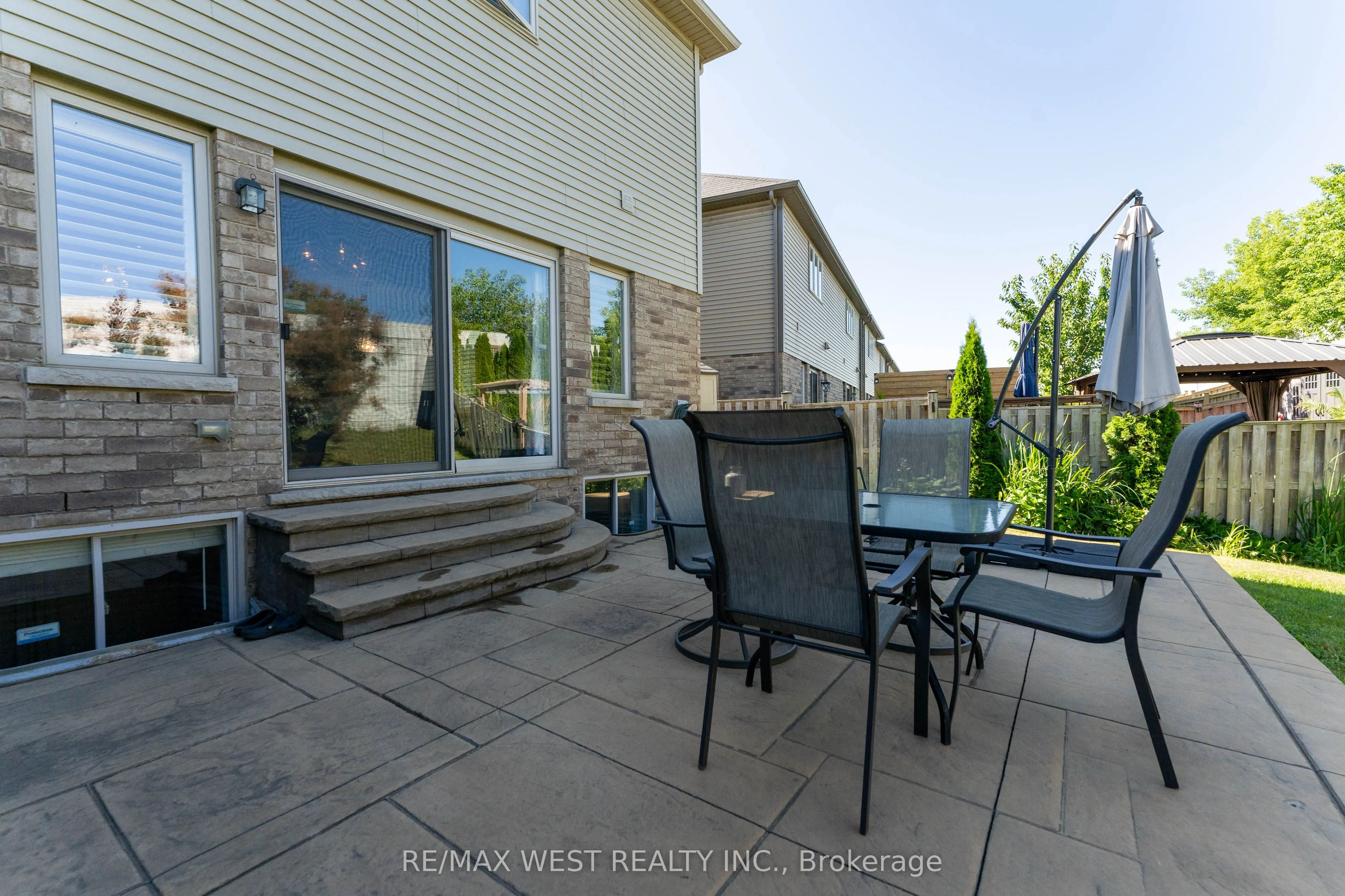 71 Sexton Crescent