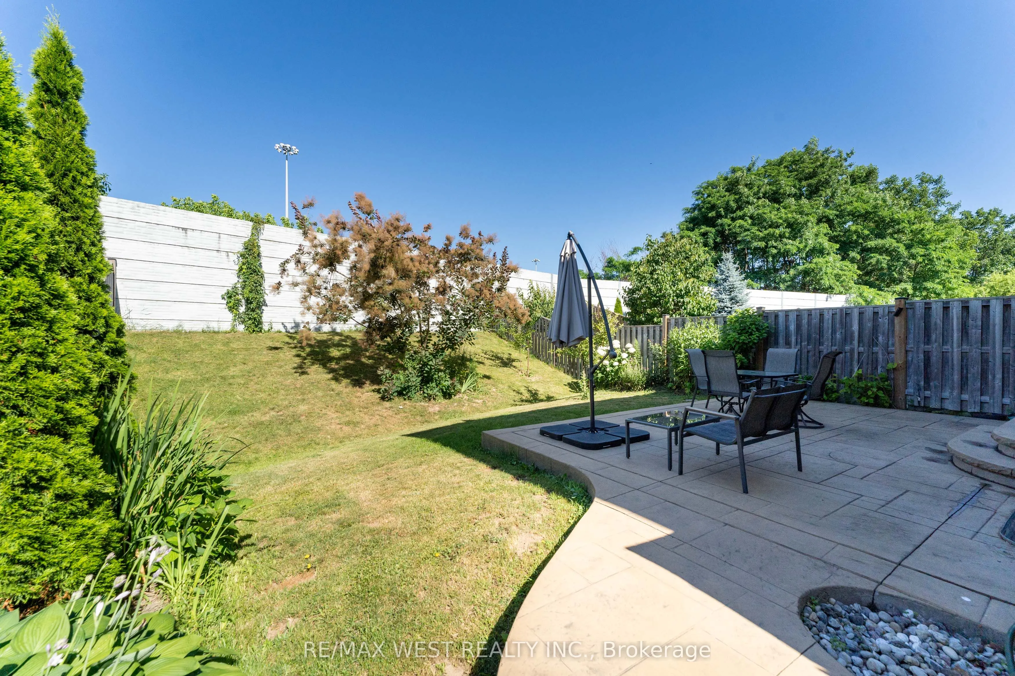 71 Sexton Crescent