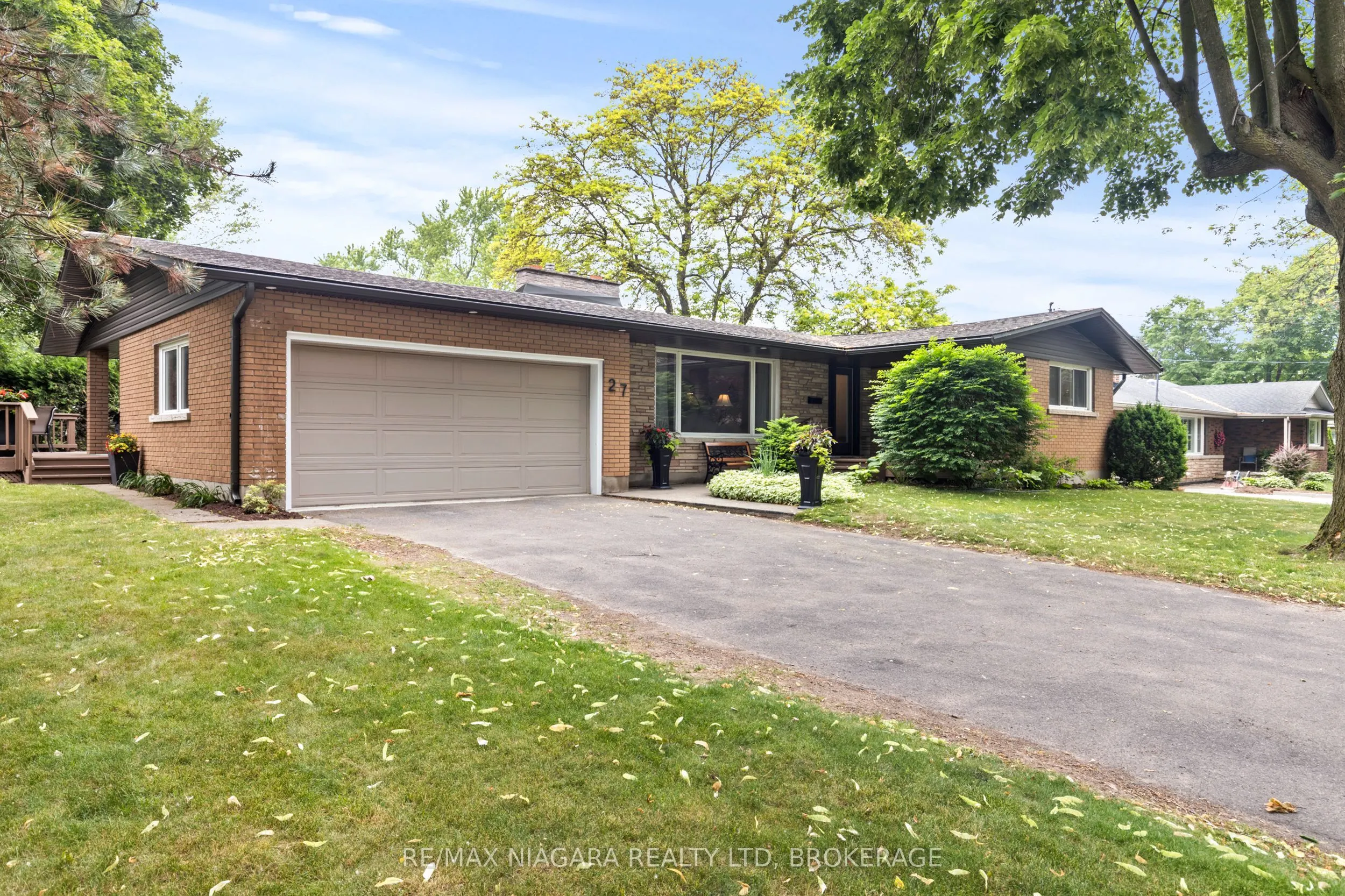 27 DALEVIEW Crescent