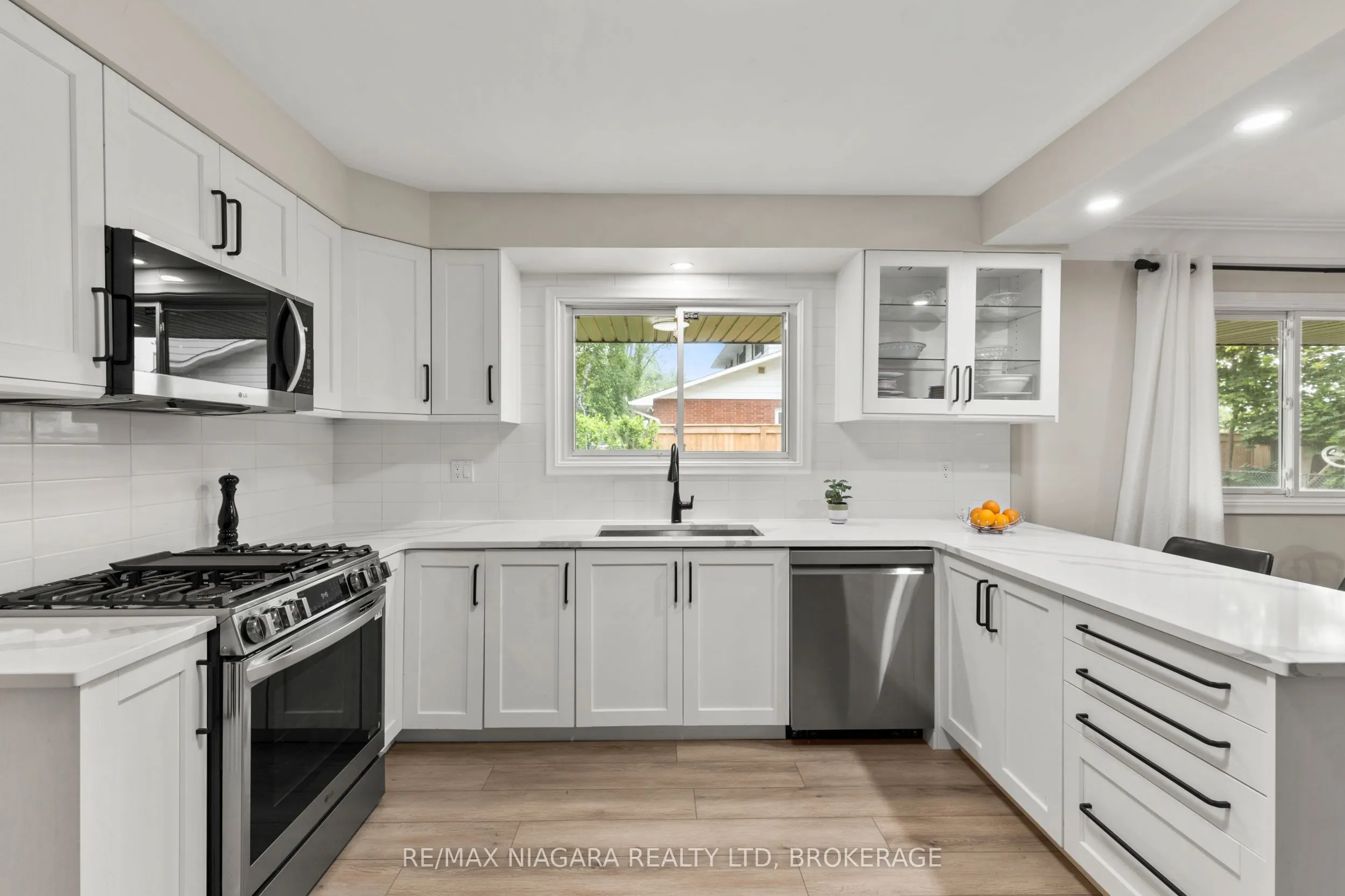 27 DALEVIEW Crescent