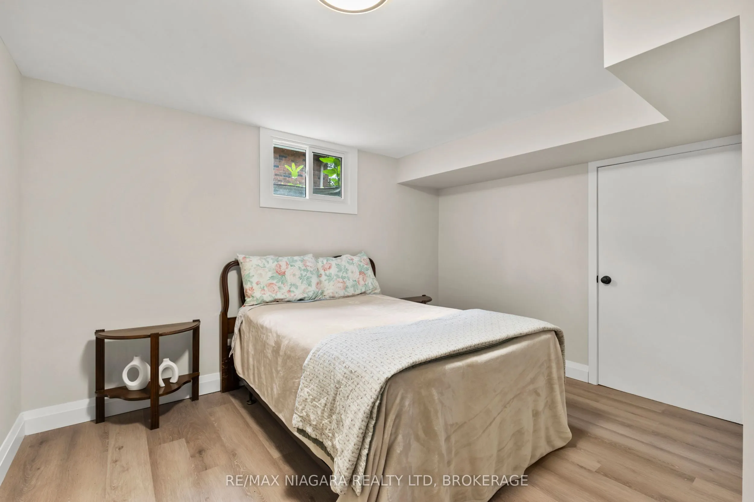 27 DALEVIEW Crescent