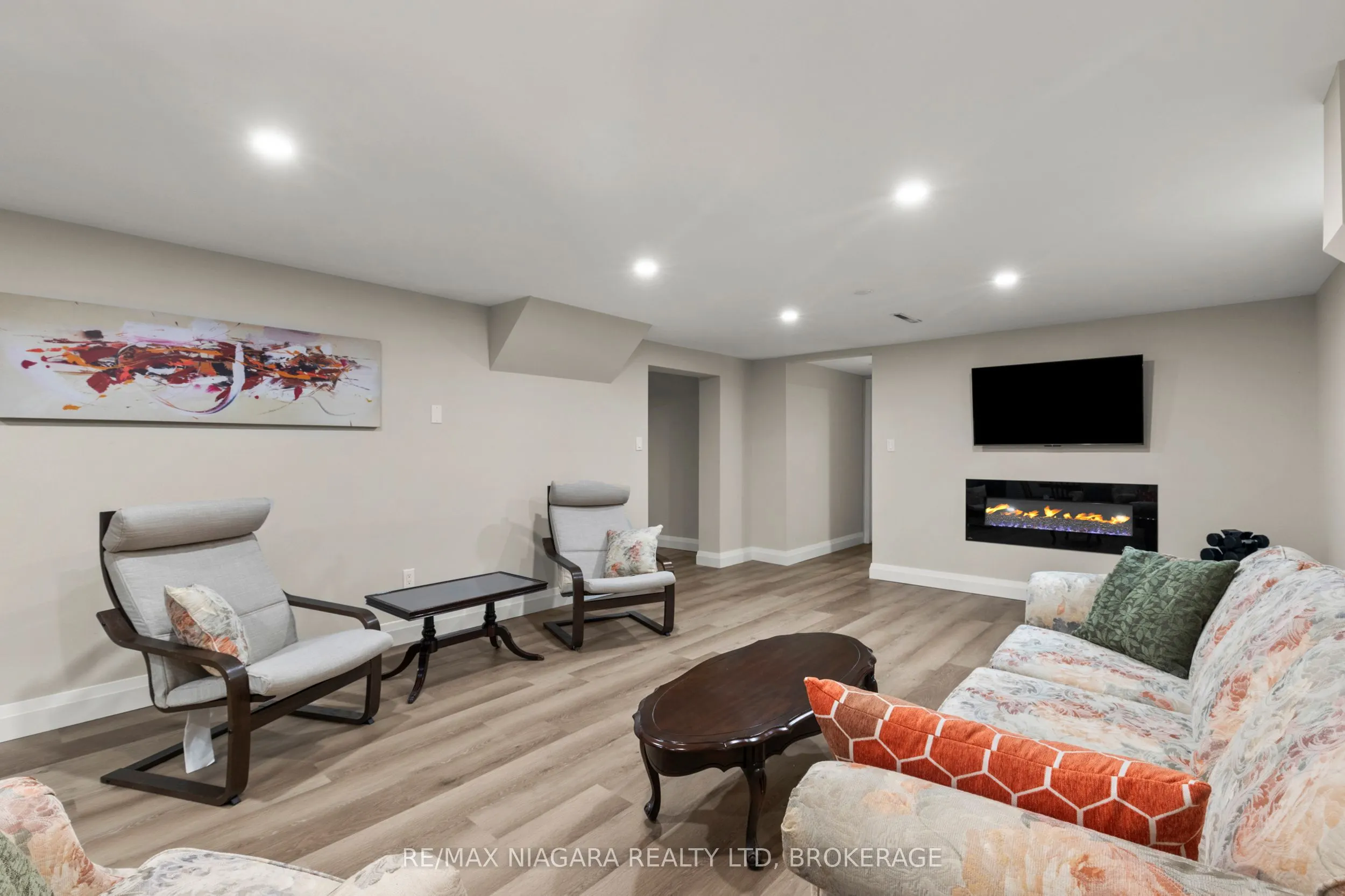 27 DALEVIEW Crescent