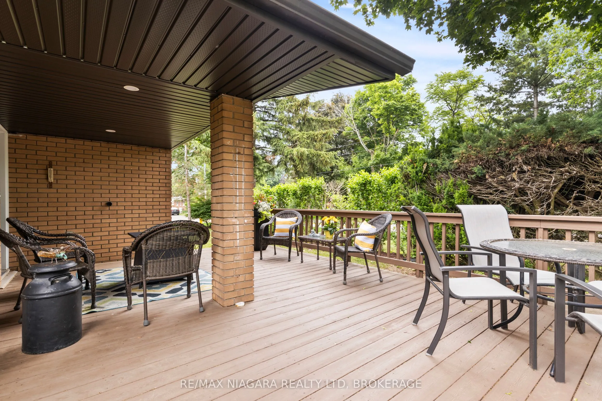 27 DALEVIEW Crescent