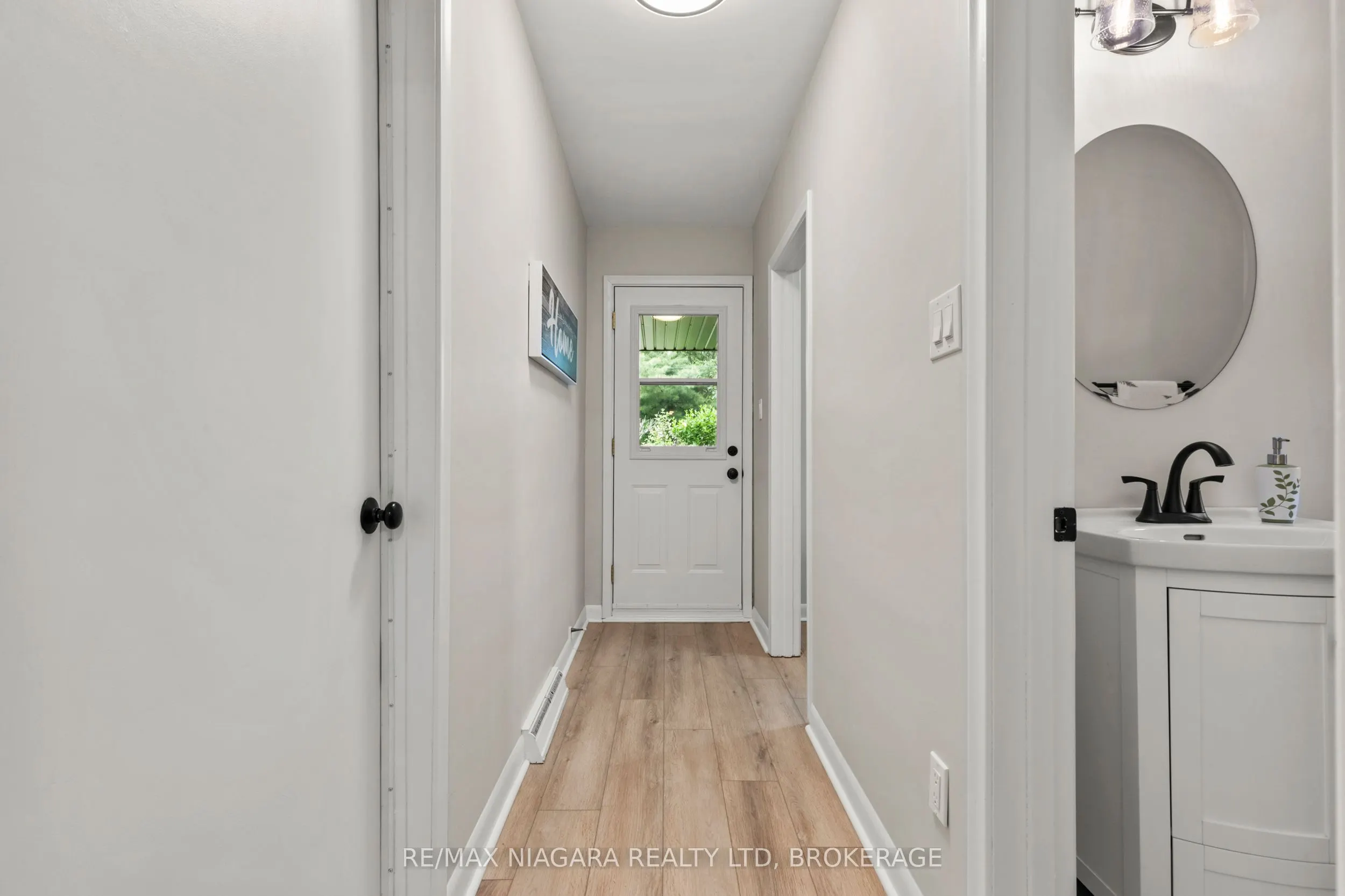 27 DALEVIEW Crescent