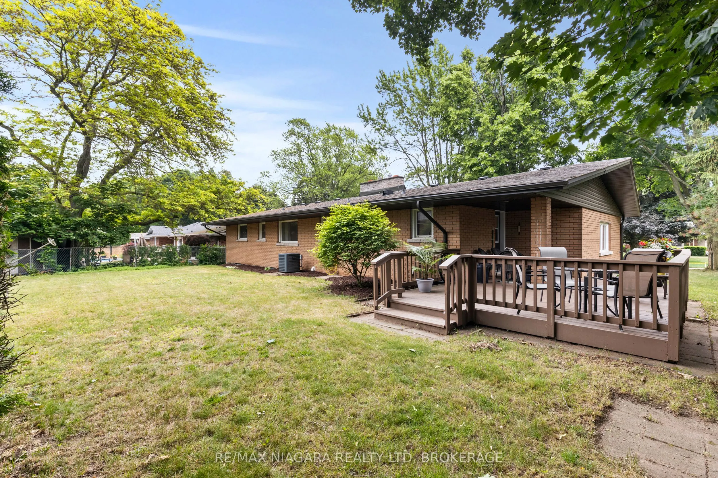 27 DALEVIEW Crescent