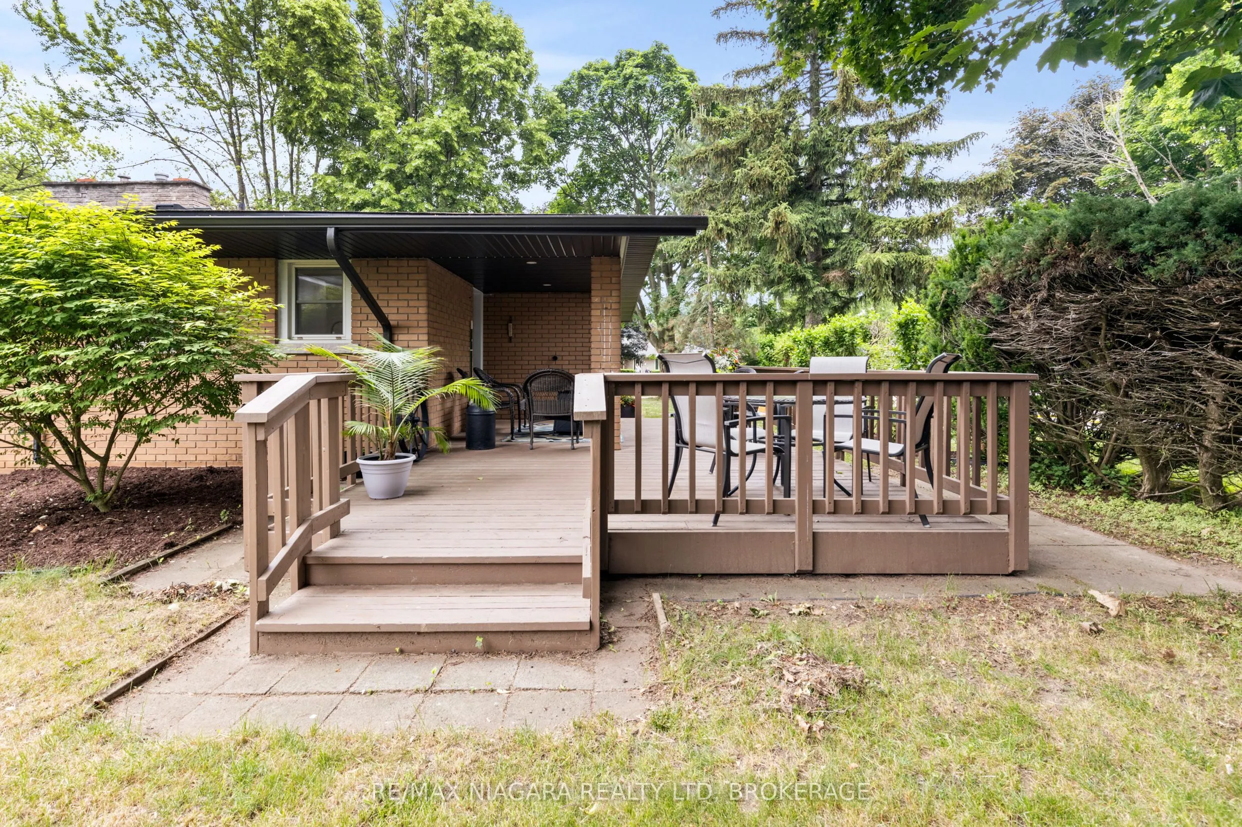 27 DALEVIEW Crescent