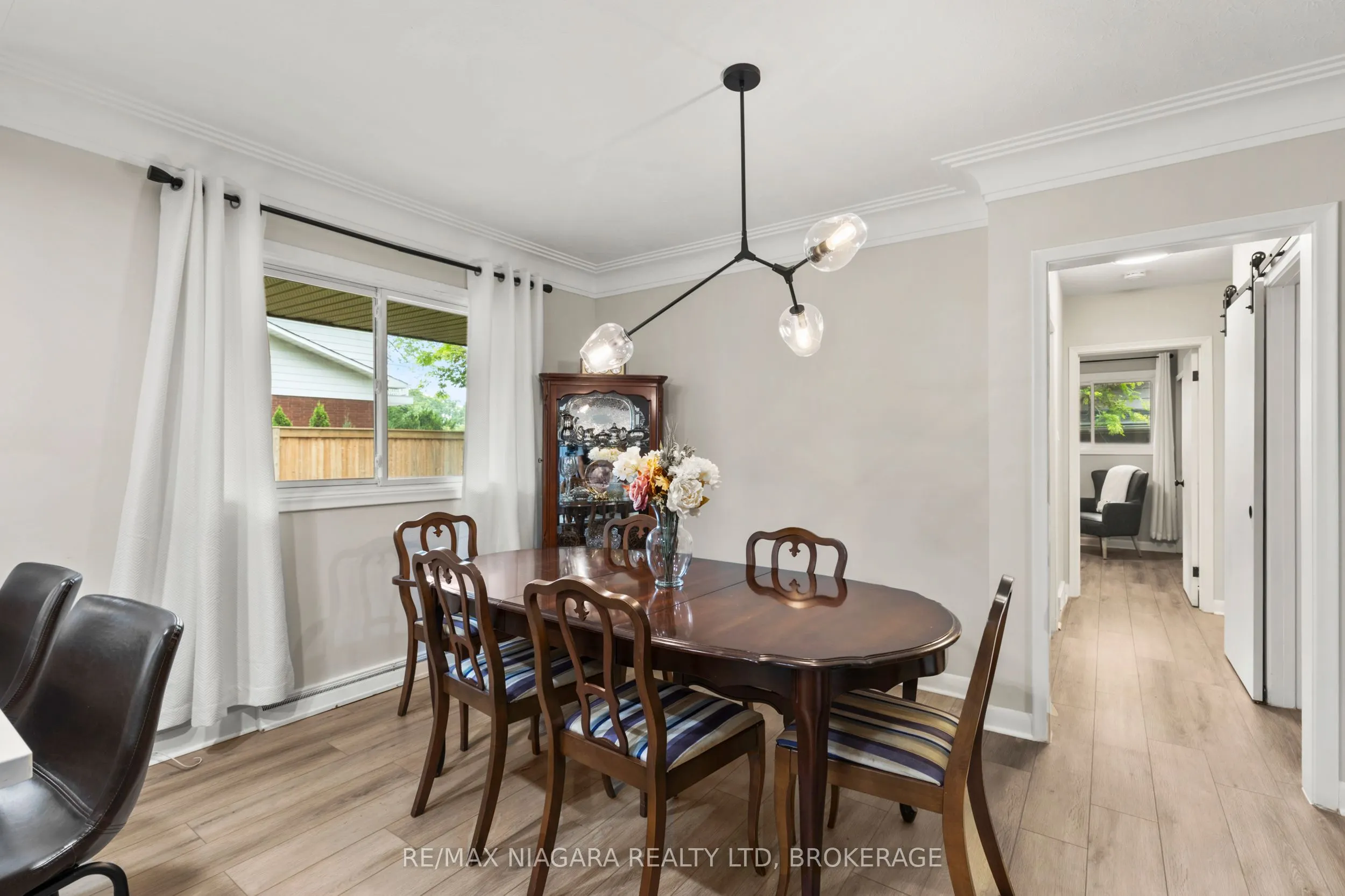 27 DALEVIEW Crescent