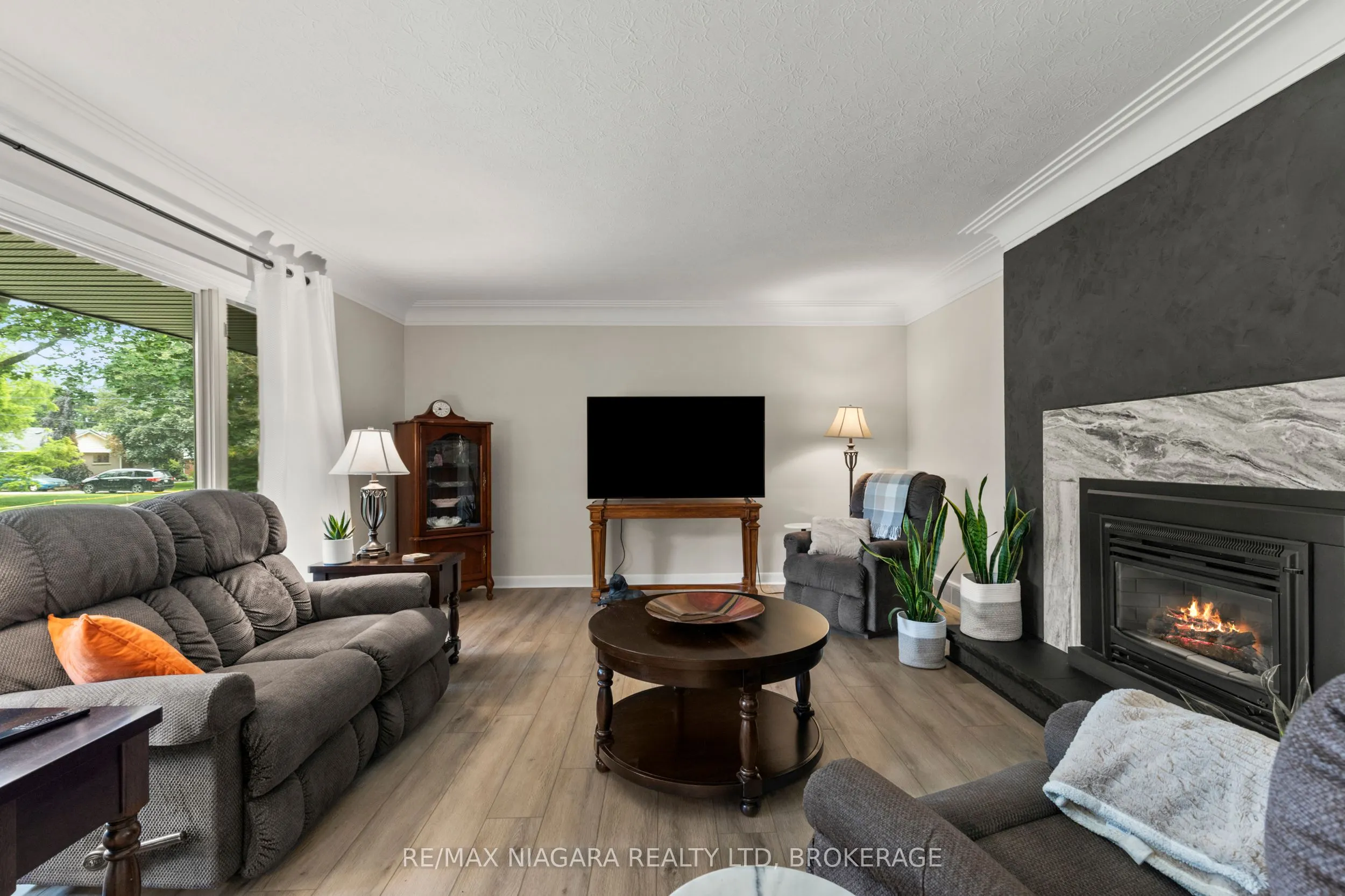 27 DALEVIEW Crescent