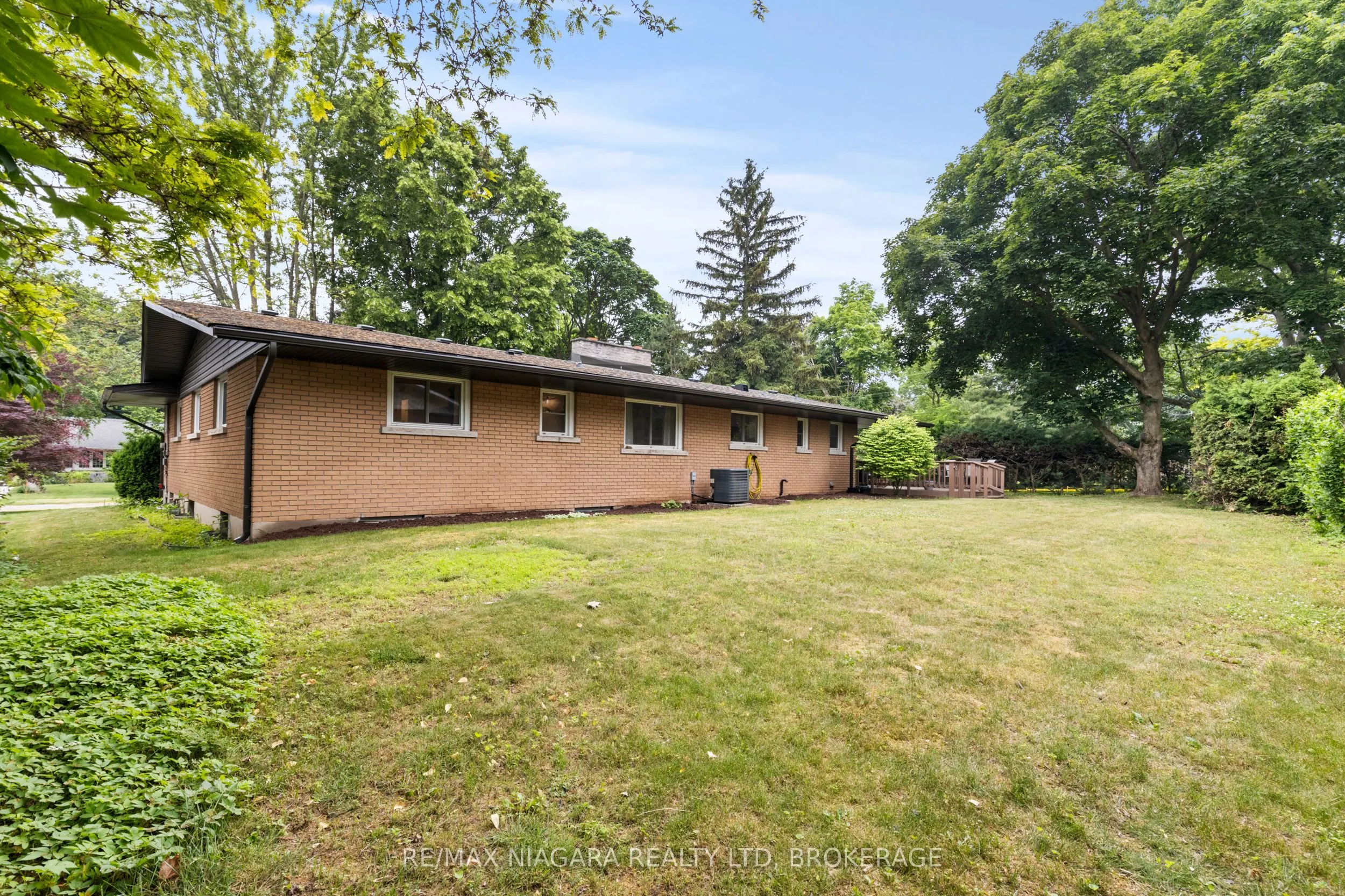 27 DALEVIEW Crescent